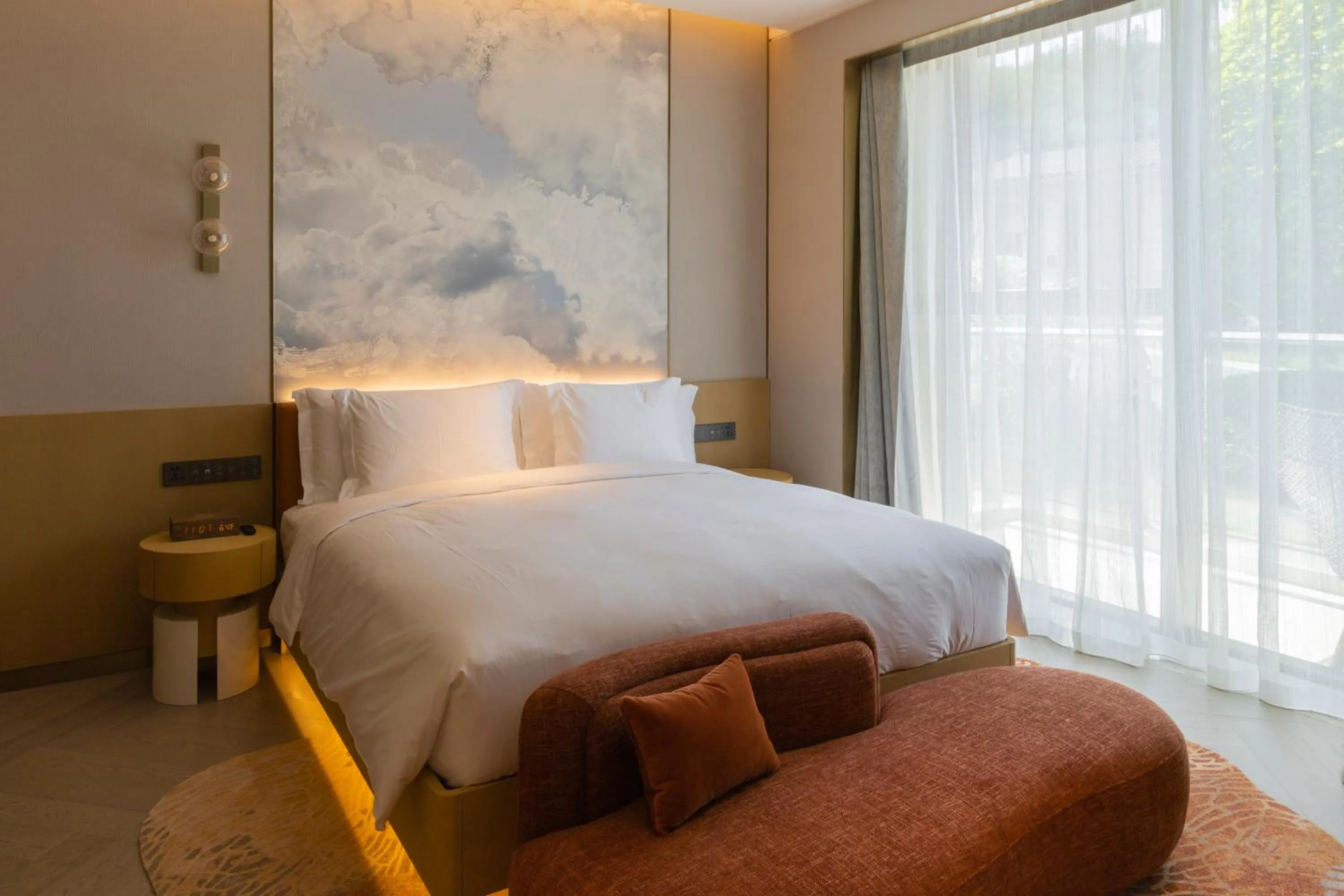 Bed in Hotel Indigo Hangzhou Tianmushan