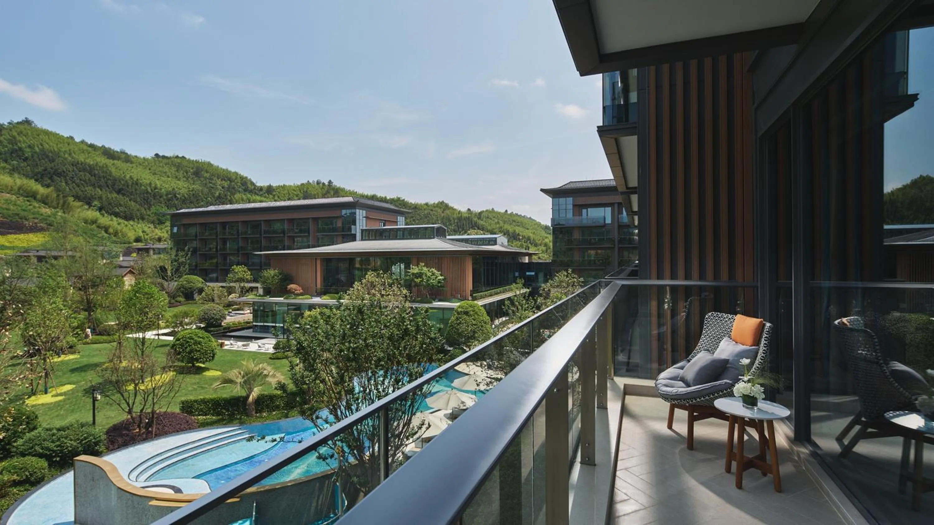 Photo of the whole room in Hotel Indigo Hangzhou Tianmushan