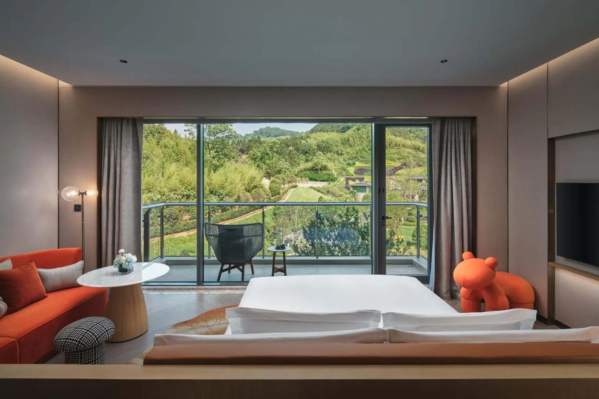 Photo of the whole room in Hotel Indigo Hangzhou Tianmushan