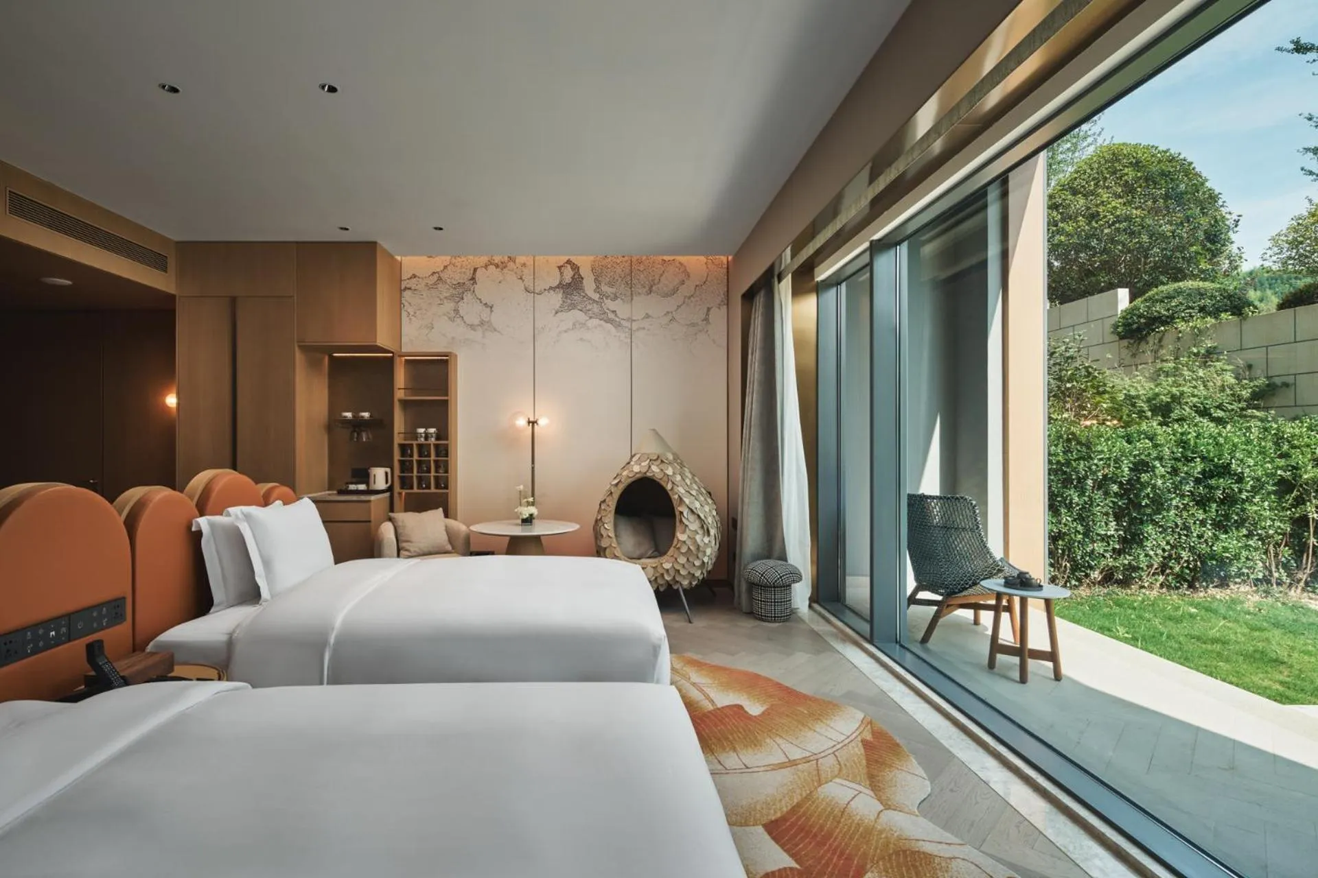 Bedroom, Bed in Hotel Indigo Hangzhou Tianmushan