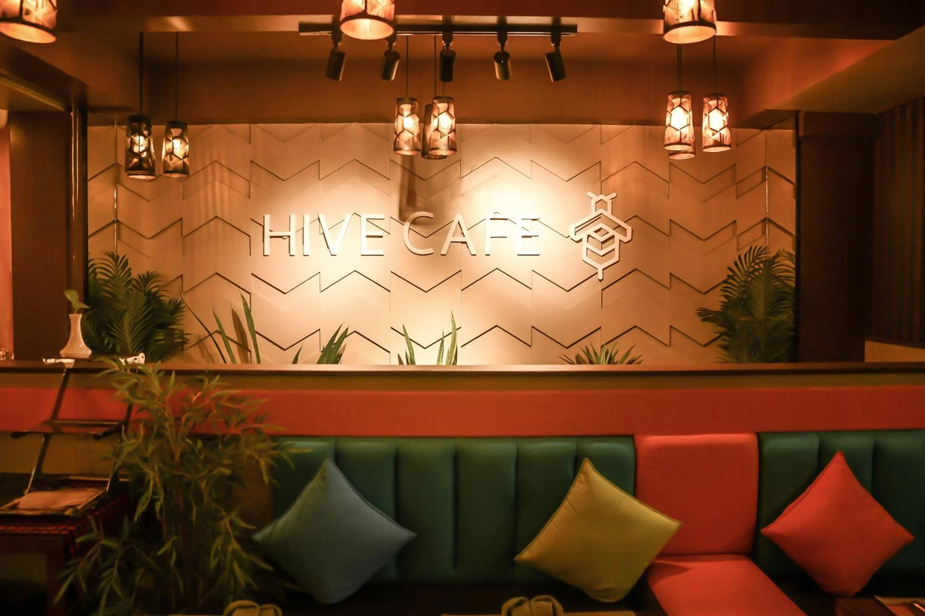 Restaurant/places to eat in Beehive Central