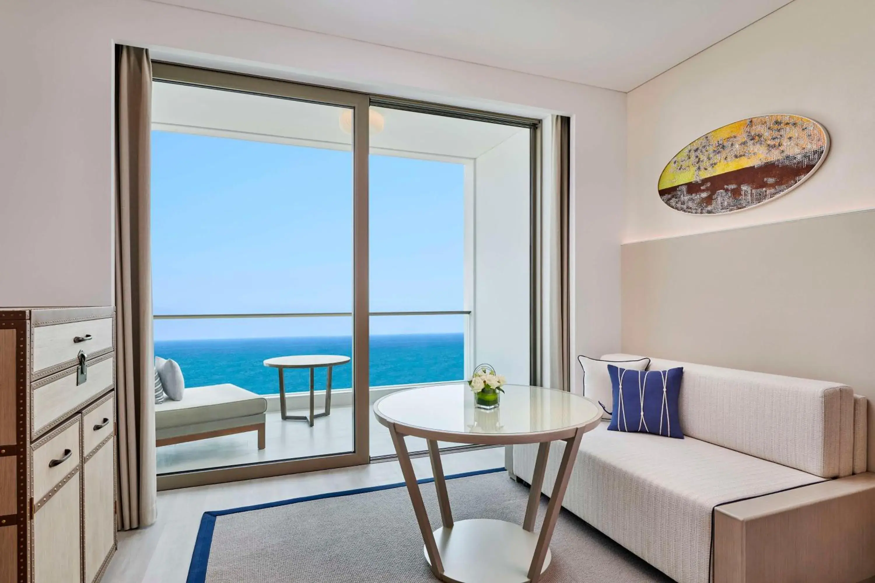 Deluxe Twin Room with Ocean View in The Mermoon Resort Hainan Tufu Bay, Tapestry By Hilton Deluxe Twin Room with Ocean View in The Mermoon Resort Hainan Tufu Bay, Tapestry By Hilton