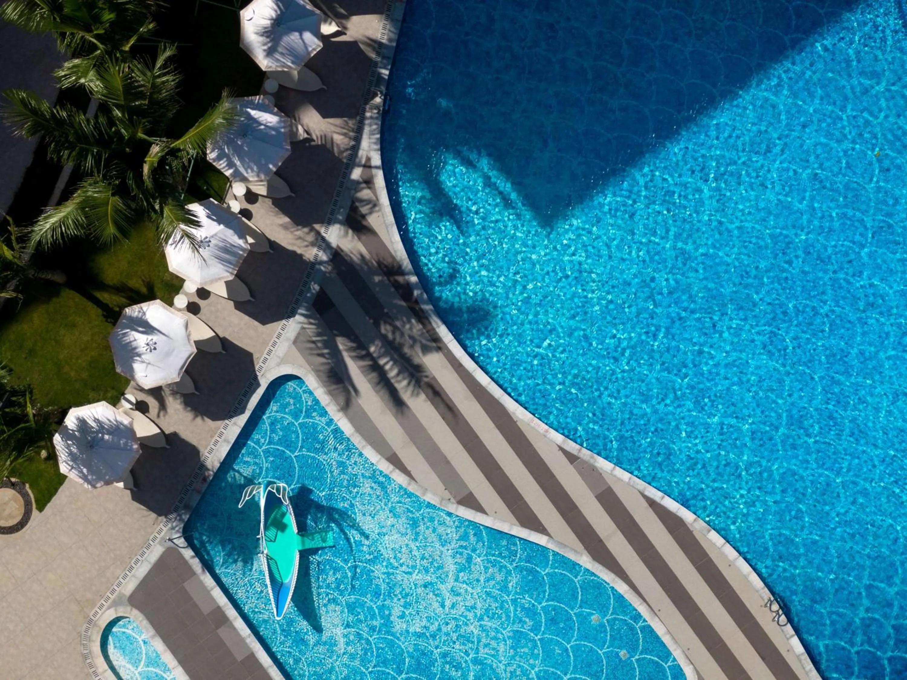 Pool view in The Mermoon Resort Hainan Tufu Bay, Tapestry By Hilton
