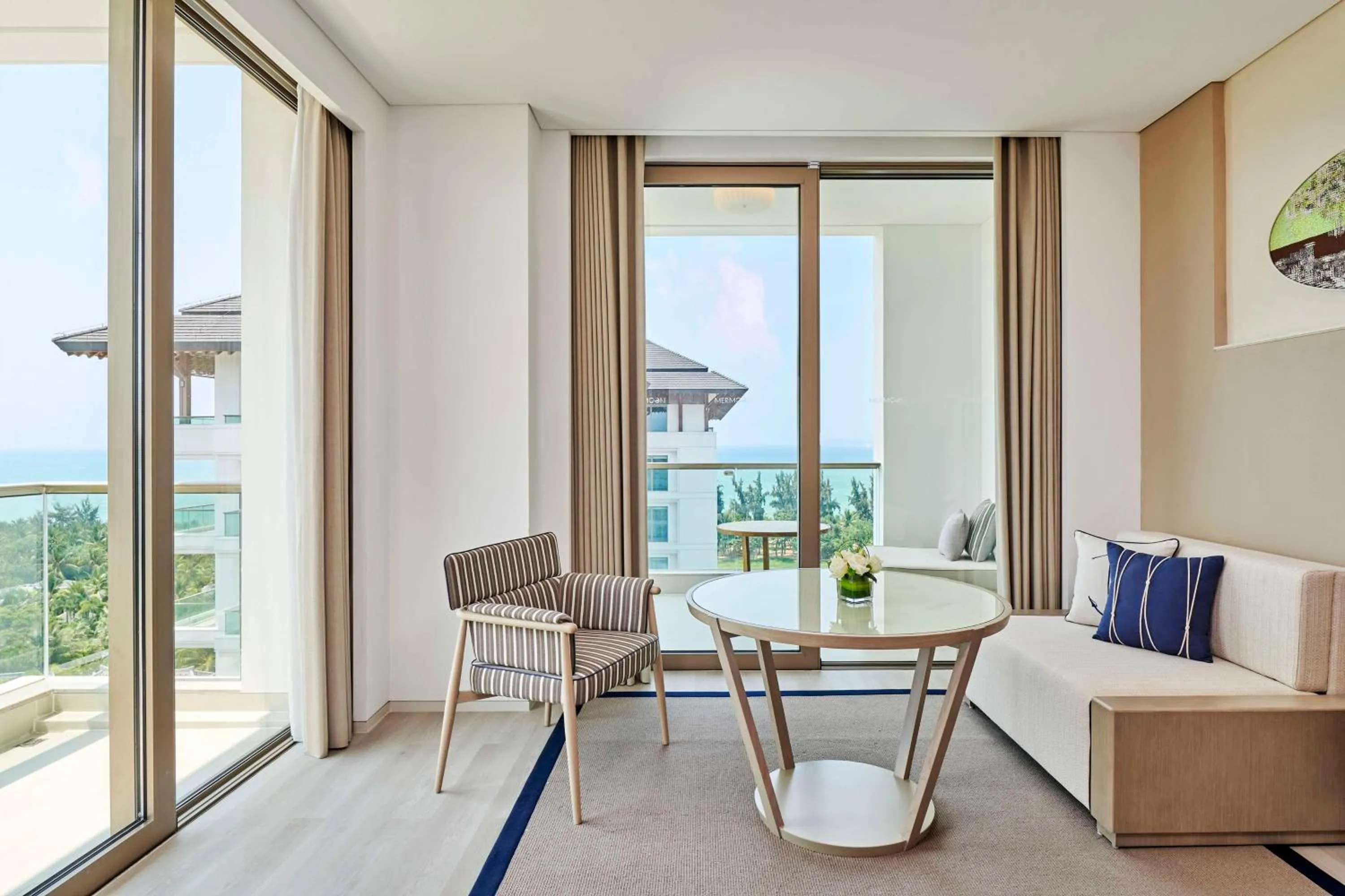 Living room in The Mermoon Resort Hainan Tufu Bay, Tapestry By Hilton