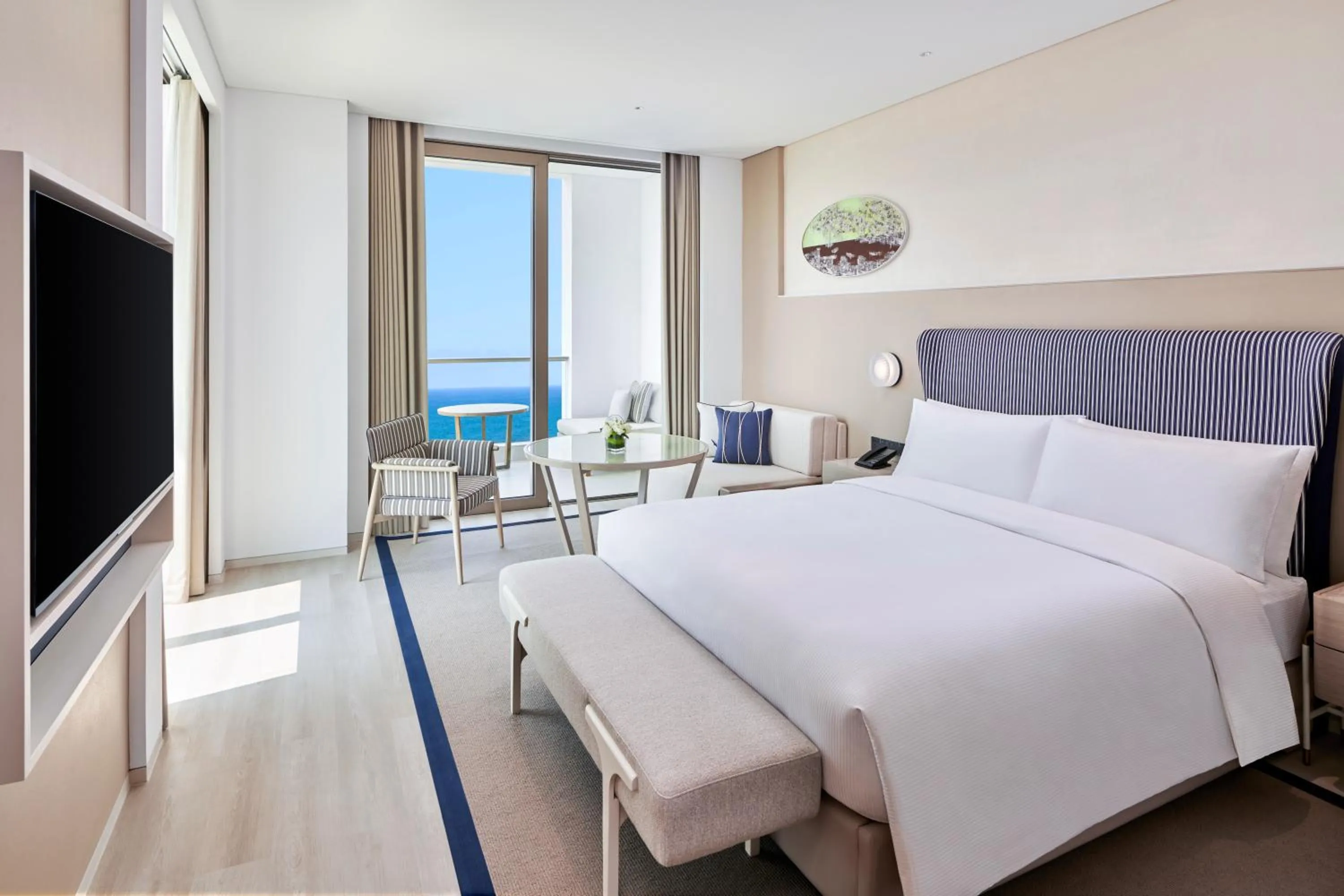 Photo of the whole room, Bed in The Mermoon Resort Hainan Tufu Bay, Tapestry By Hilton