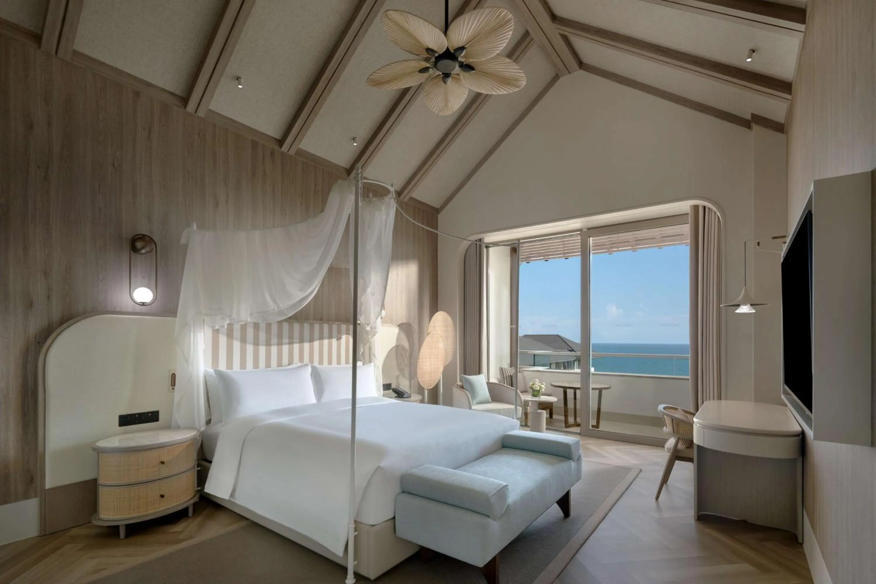Bed in The Mermoon Resort Hainan Tufu Bay, Tapestry By Hilton