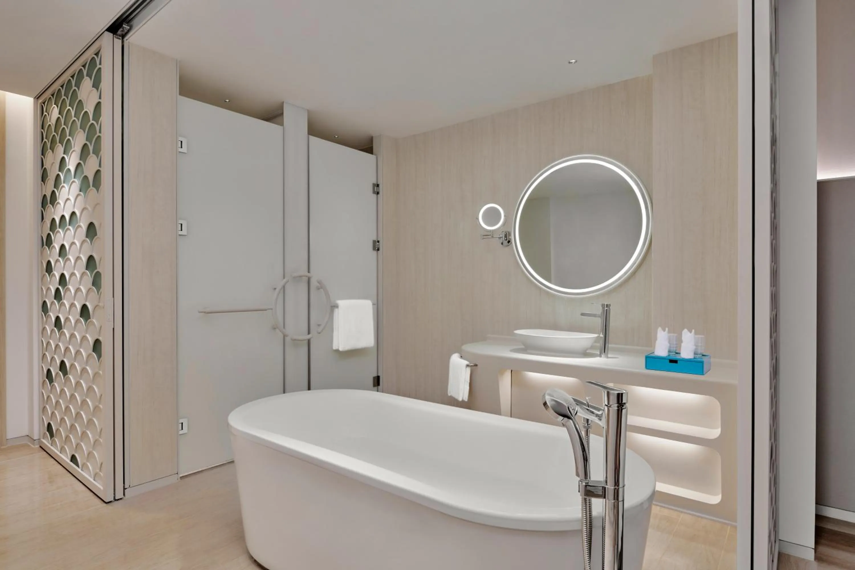 Bathroom in The Mermoon Resort Hainan Tufu Bay, Tapestry By Hilton