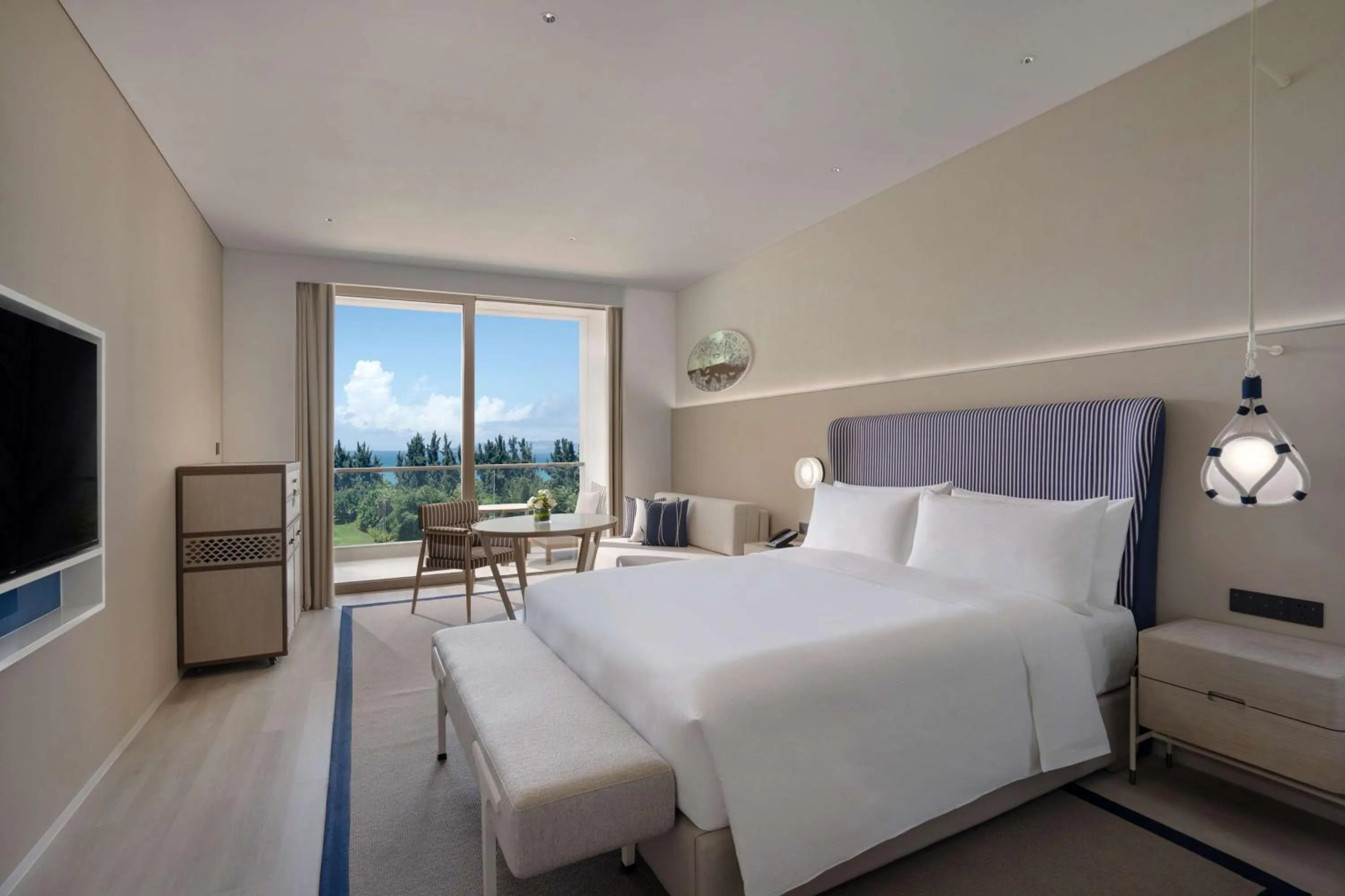 Bed in The Mermoon Resort Hainan Tufu Bay, Tapestry By Hilton