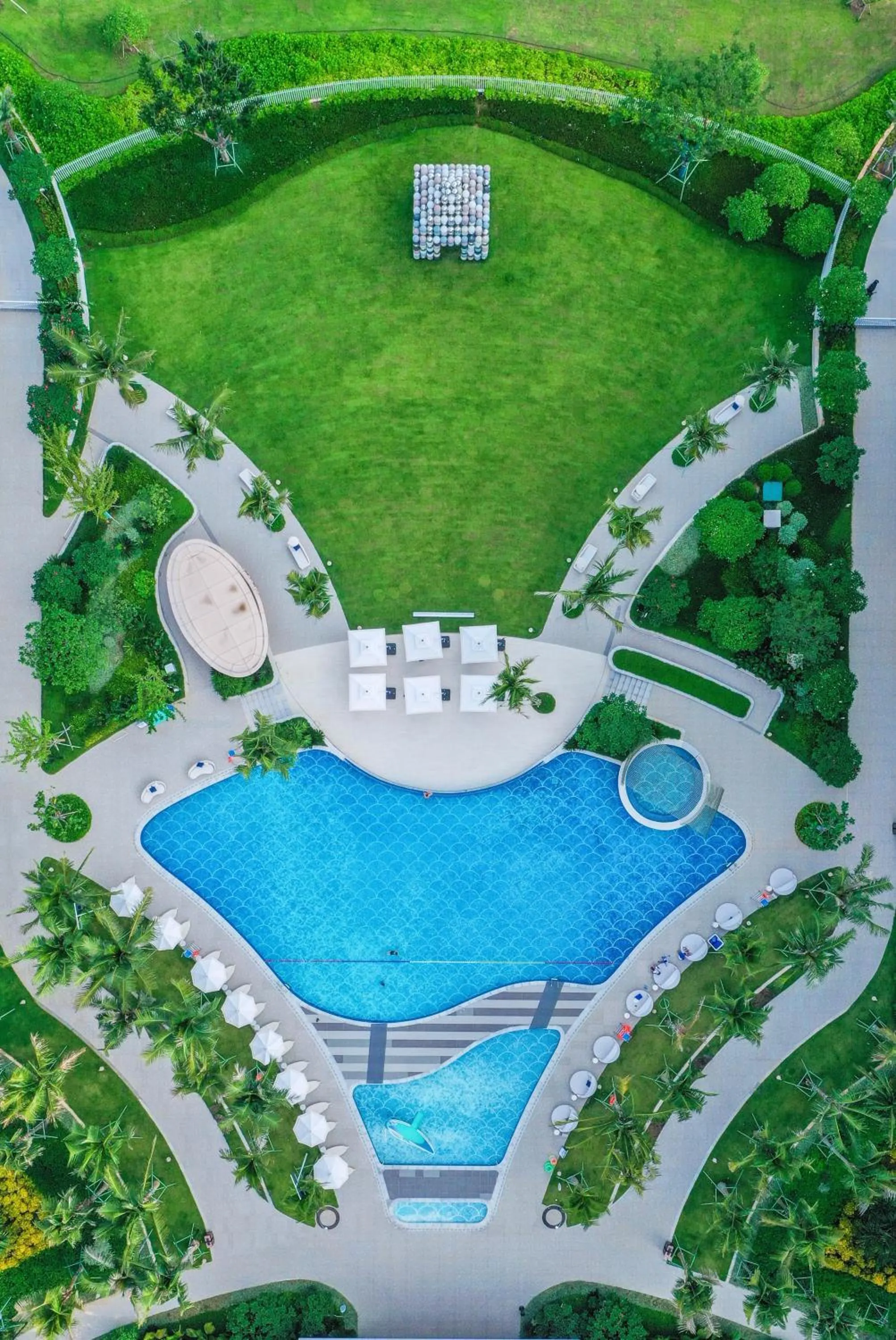 Swimming pool in The Mermoon Resort Hainan Tufu Bay, Tapestry By Hilton