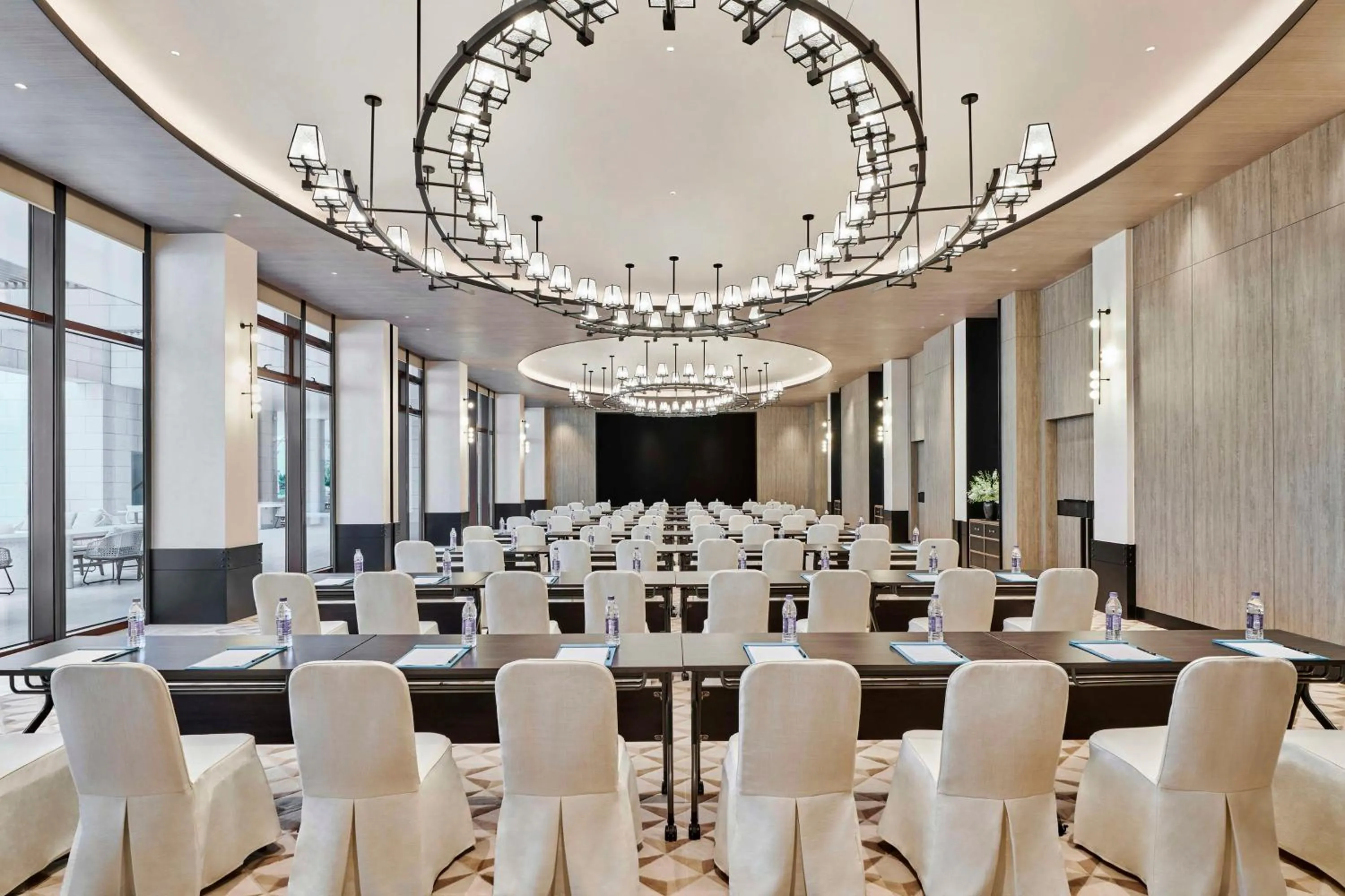 Meeting/conference room in The Mermoon Resort Hainan Tufu Bay, Tapestry By Hilton