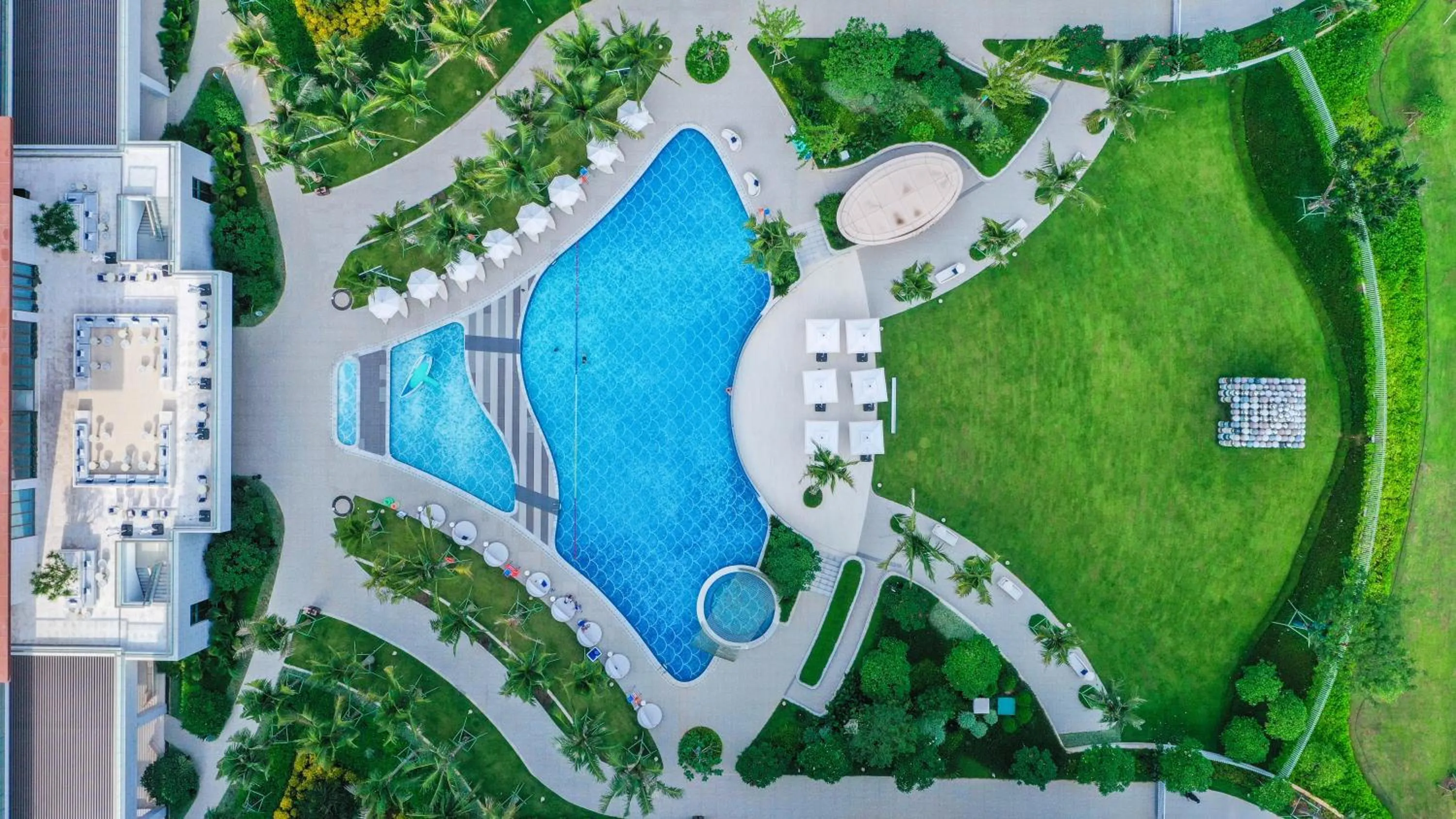 Swimming pool in The Mermoon Resort Hainan Tufu Bay, Tapestry By Hilton