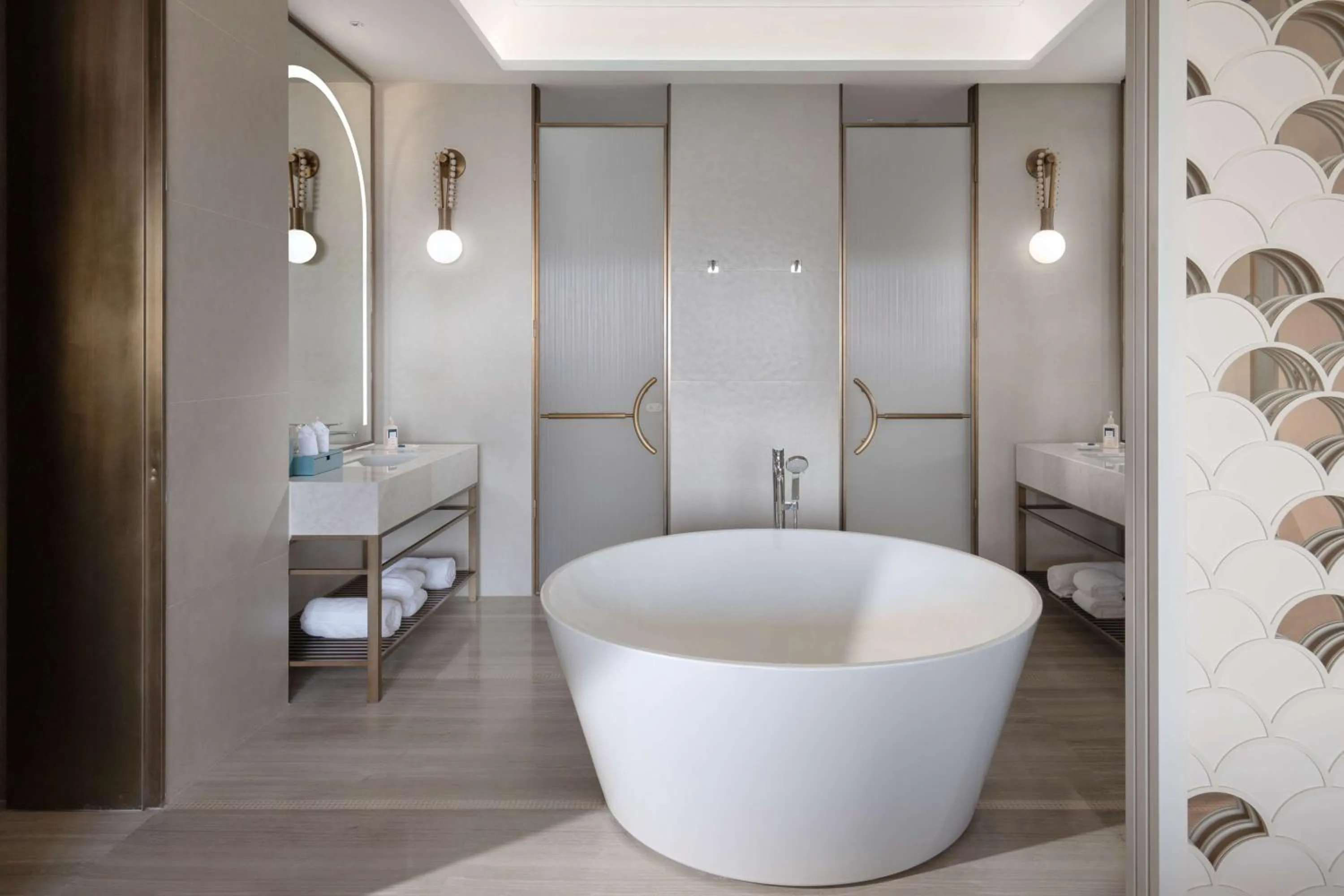 Bathroom in The Mermoon Resort Hainan Tufu Bay, Tapestry By Hilton