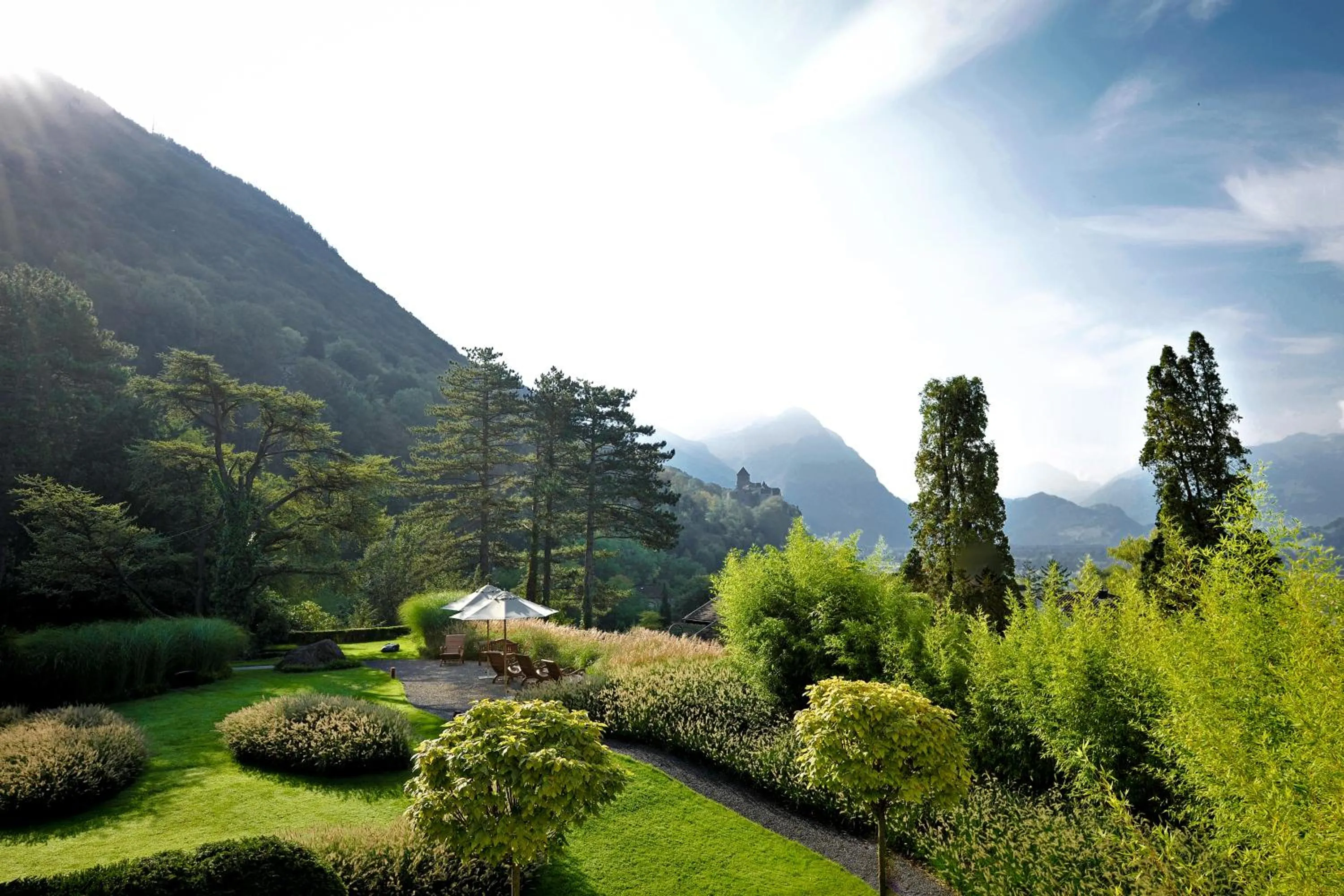 Garden in Park Hotel Sonnenhof - Relais & Châteaux