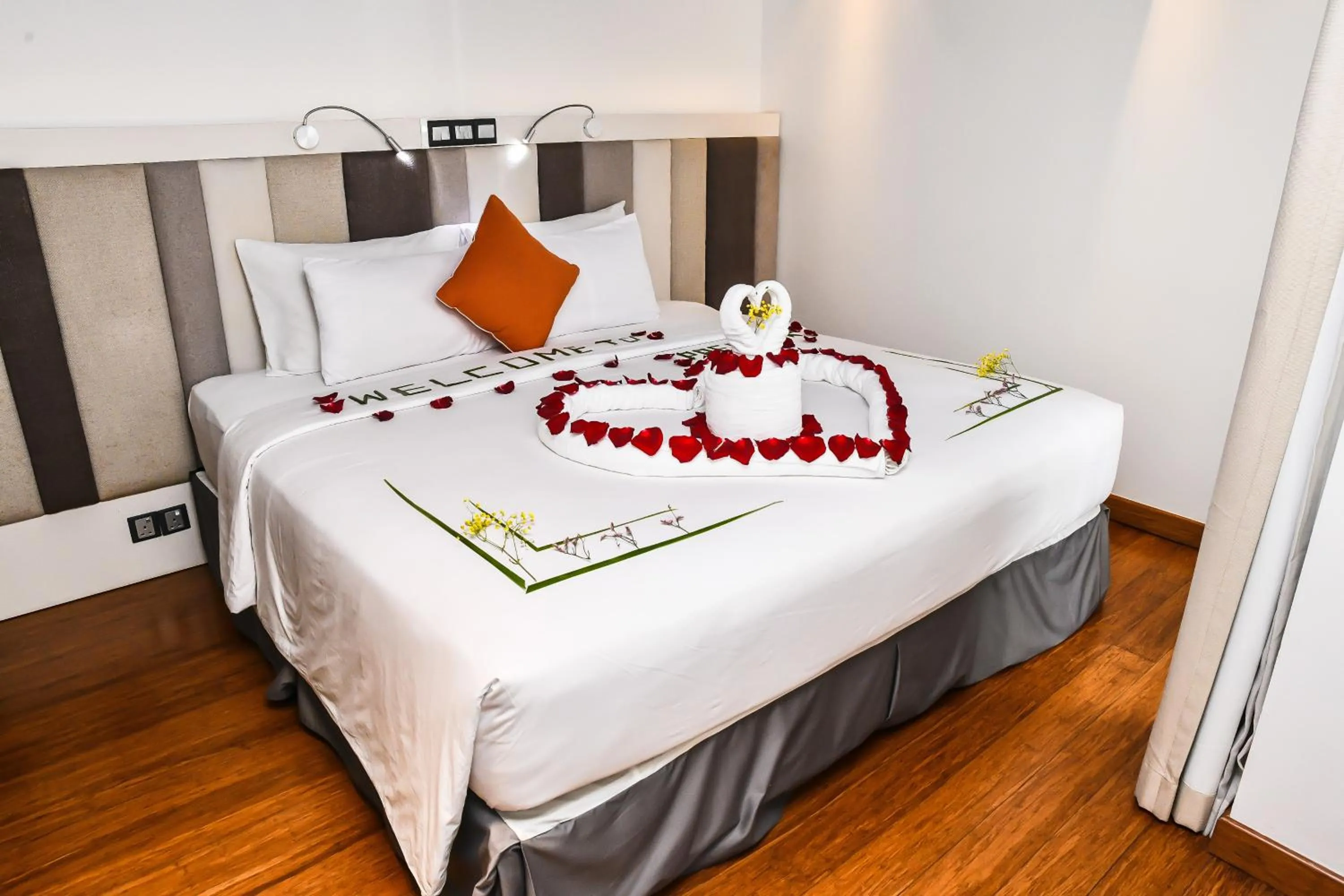 Bedroom, Bed in Beehive Premier