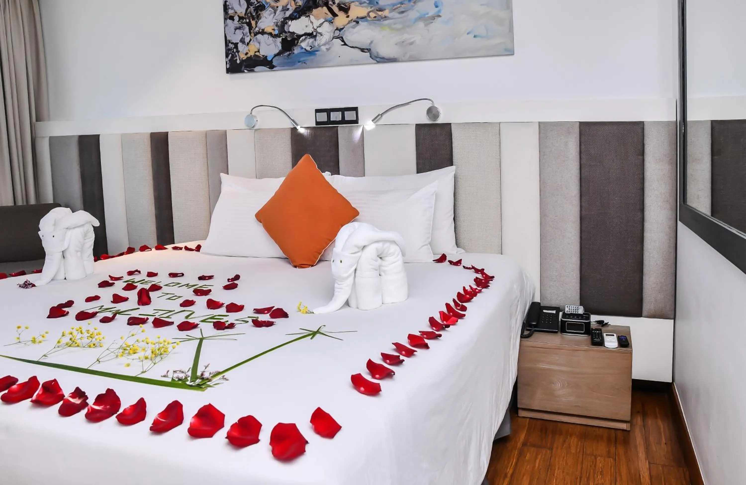 Bedroom, Bed in Beehive Premier