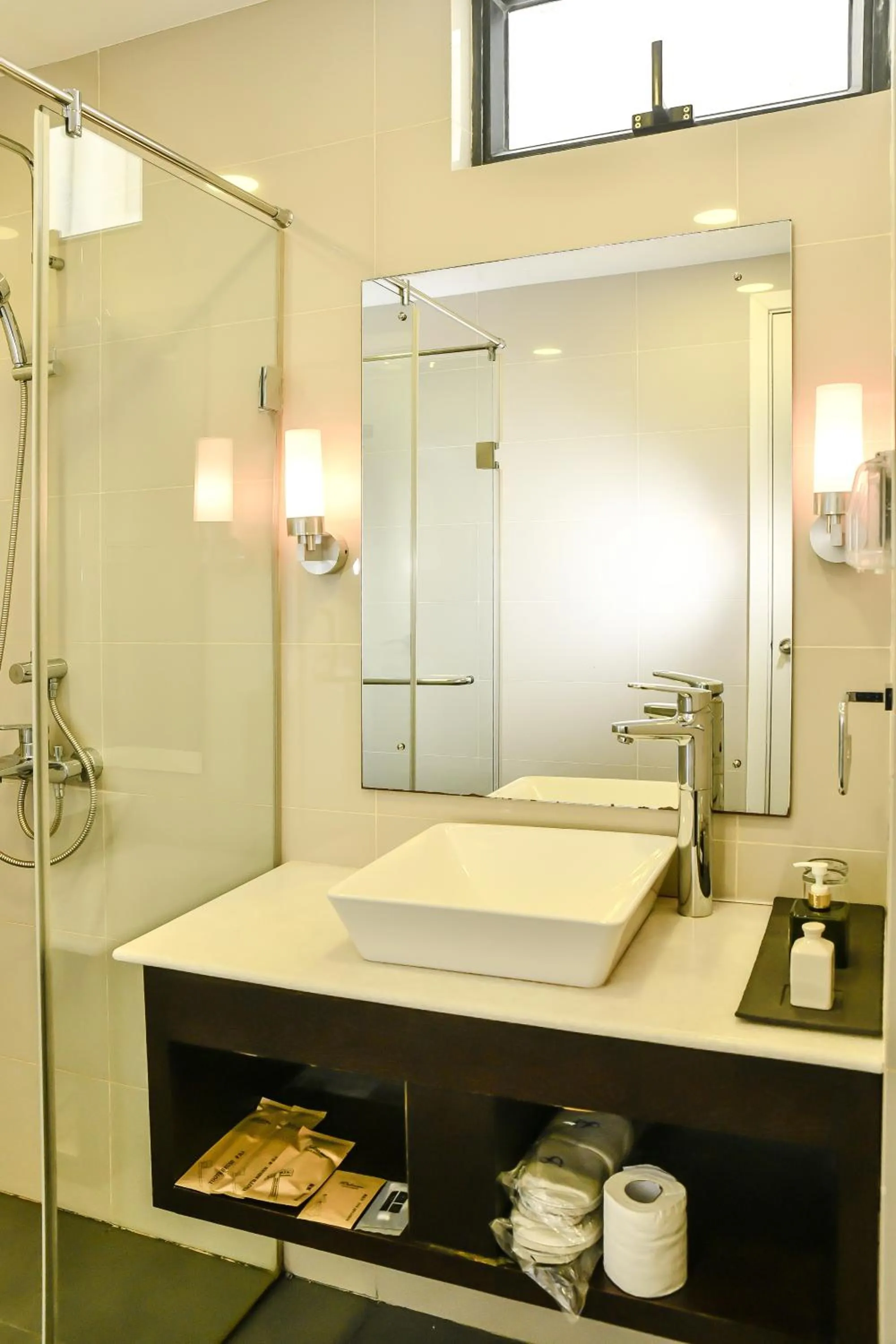 Bathroom in Beehive Premier