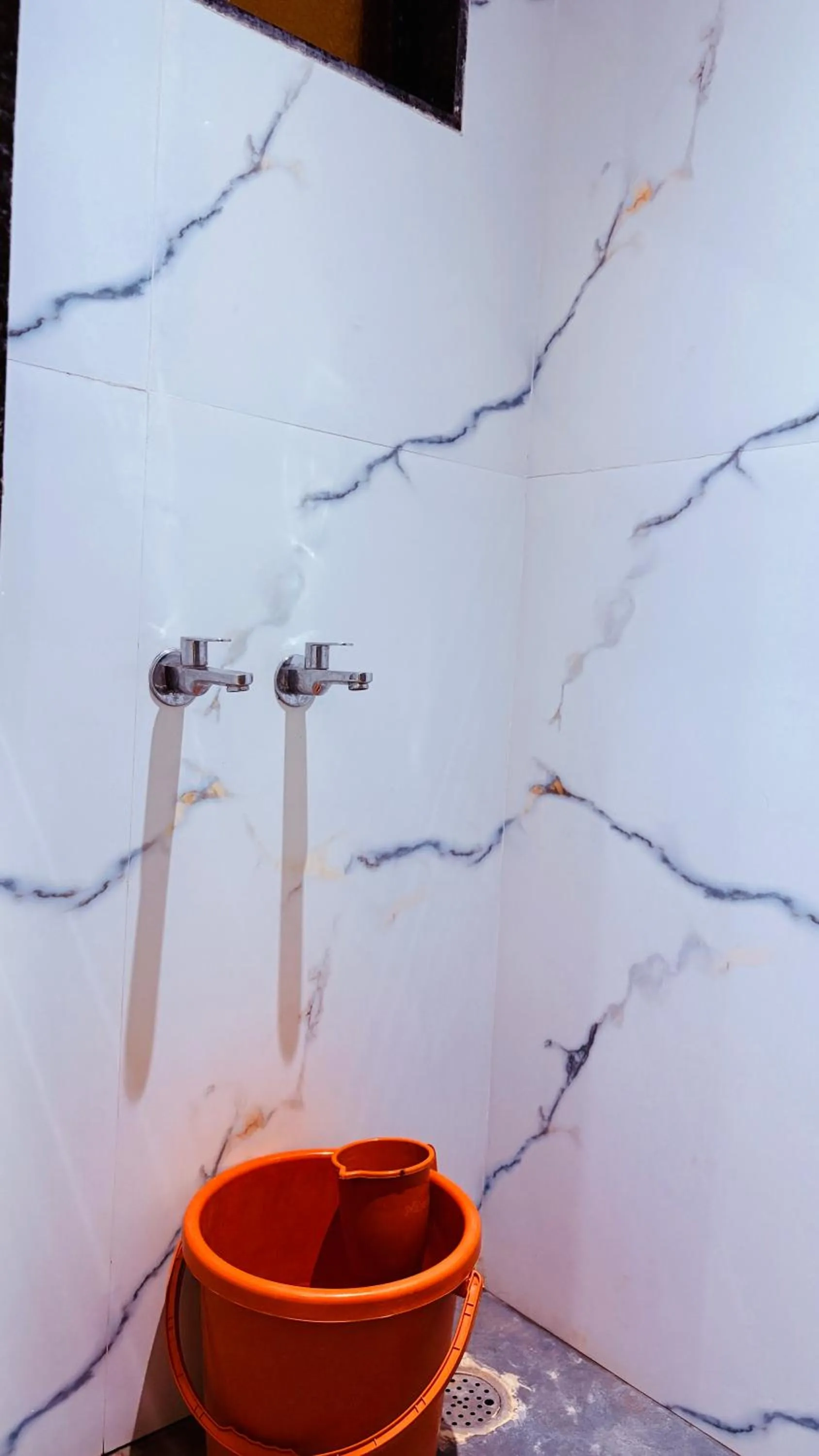 Bathroom in Hotel Sai Palkhi Niwara