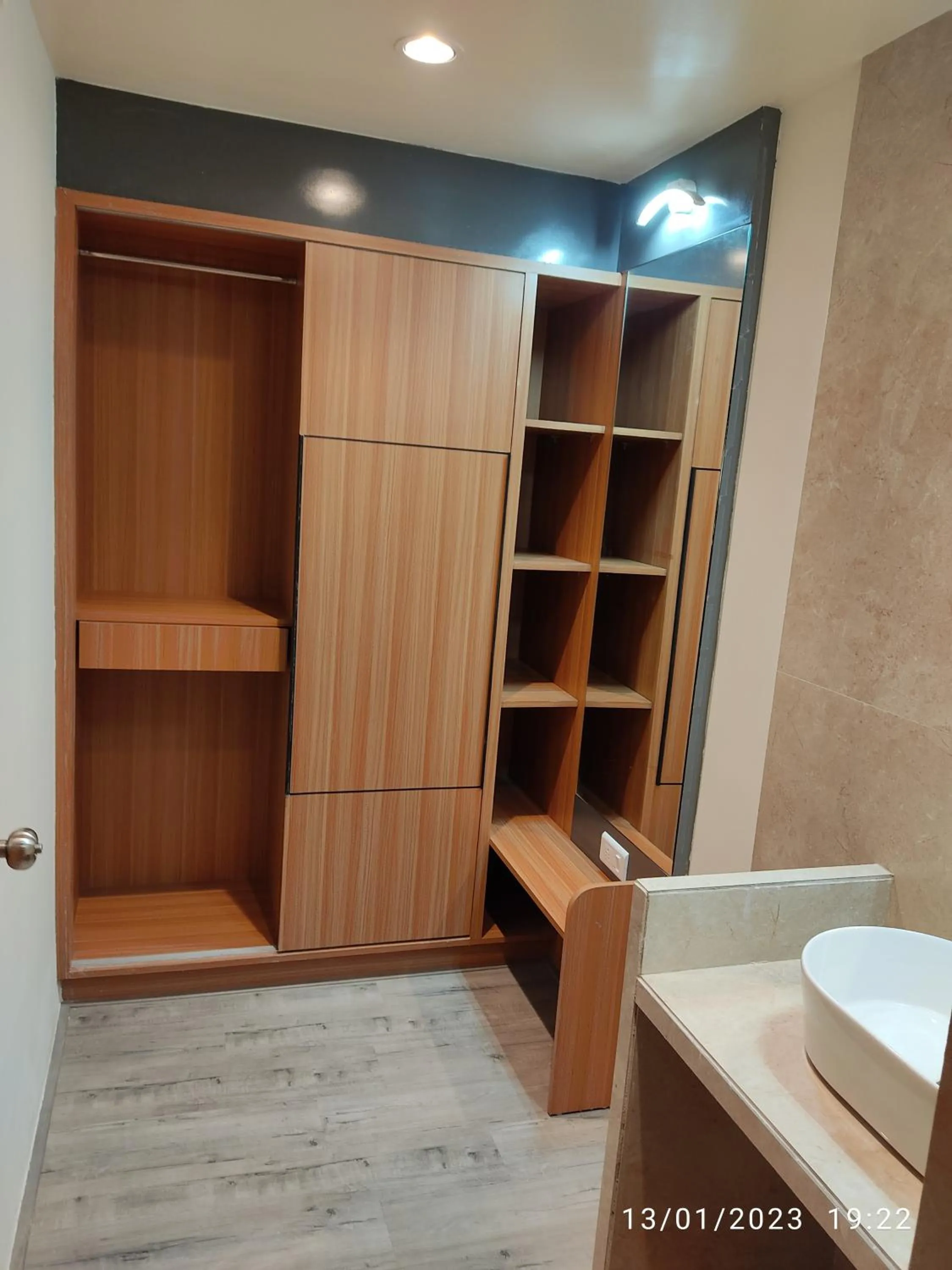 wardrobe in Hotel Sai Palkhi Niwara