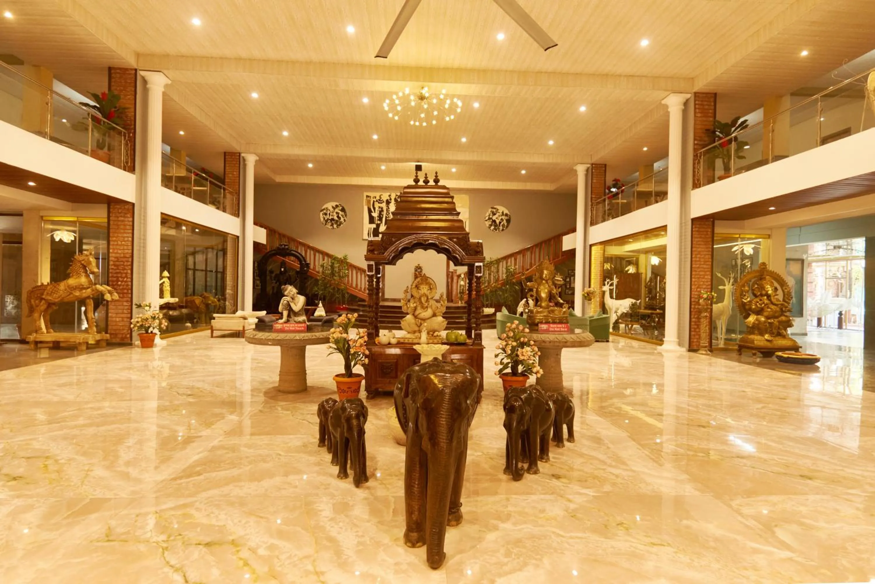 Lobby or reception in Hotel Sai Palkhi Niwara