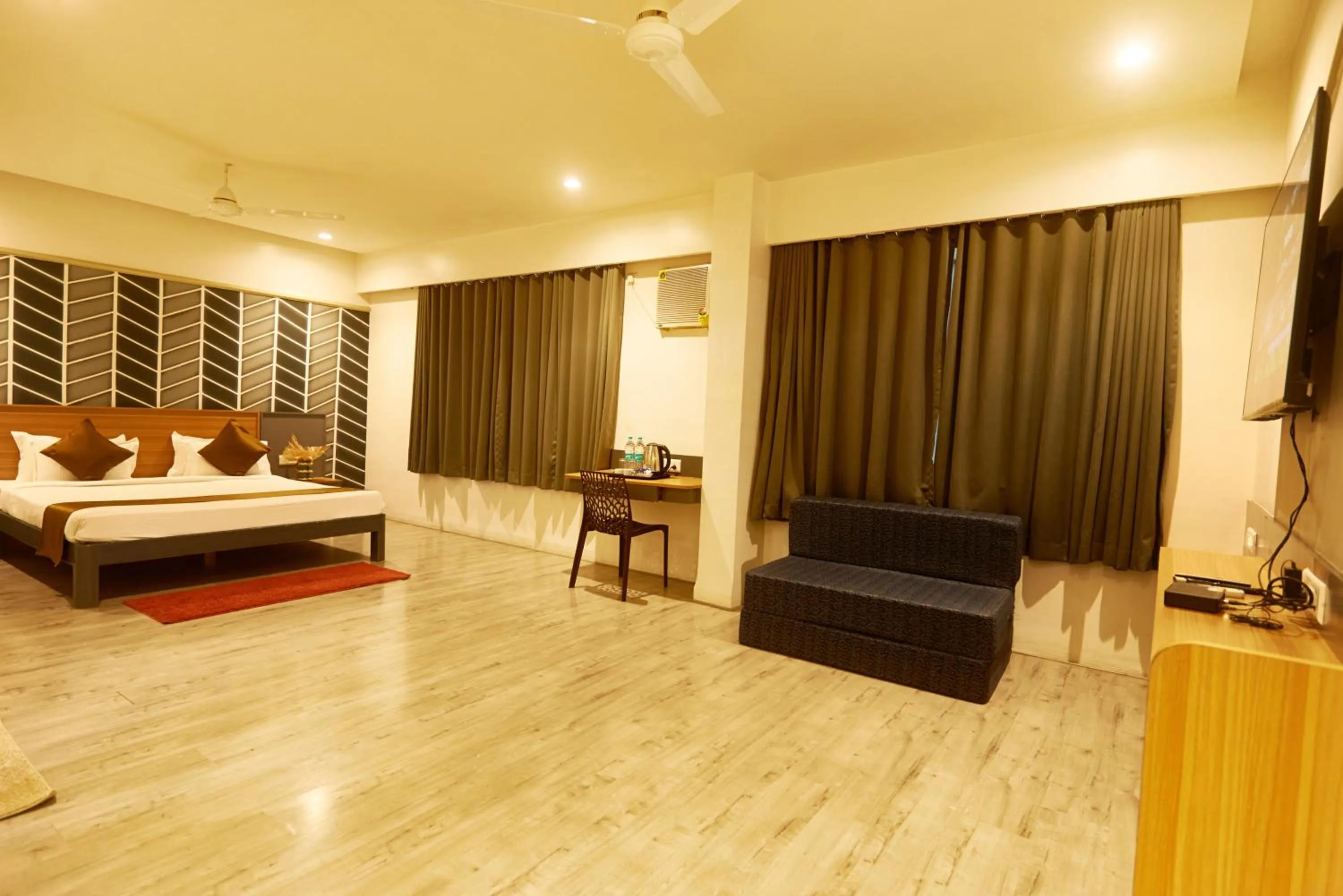 Photo of the whole room, Bed in Hotel Sai Palkhi Niwara