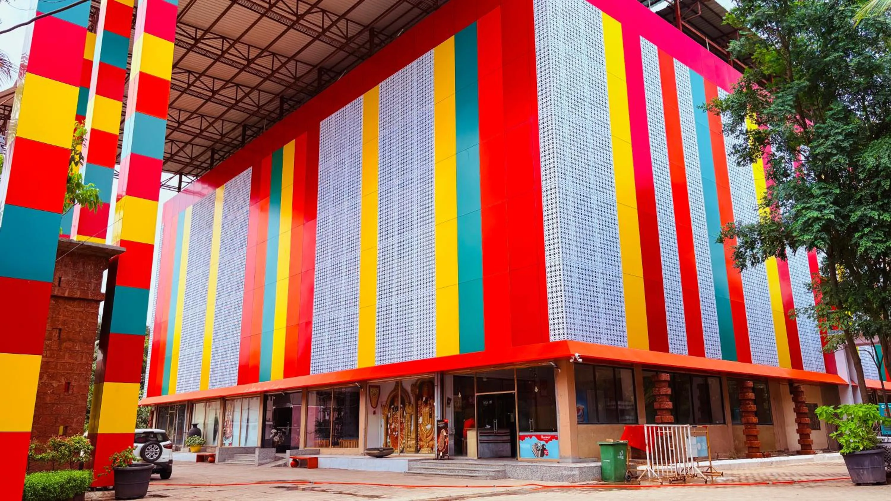 Property building in Hotel Sai Palkhi Niwara