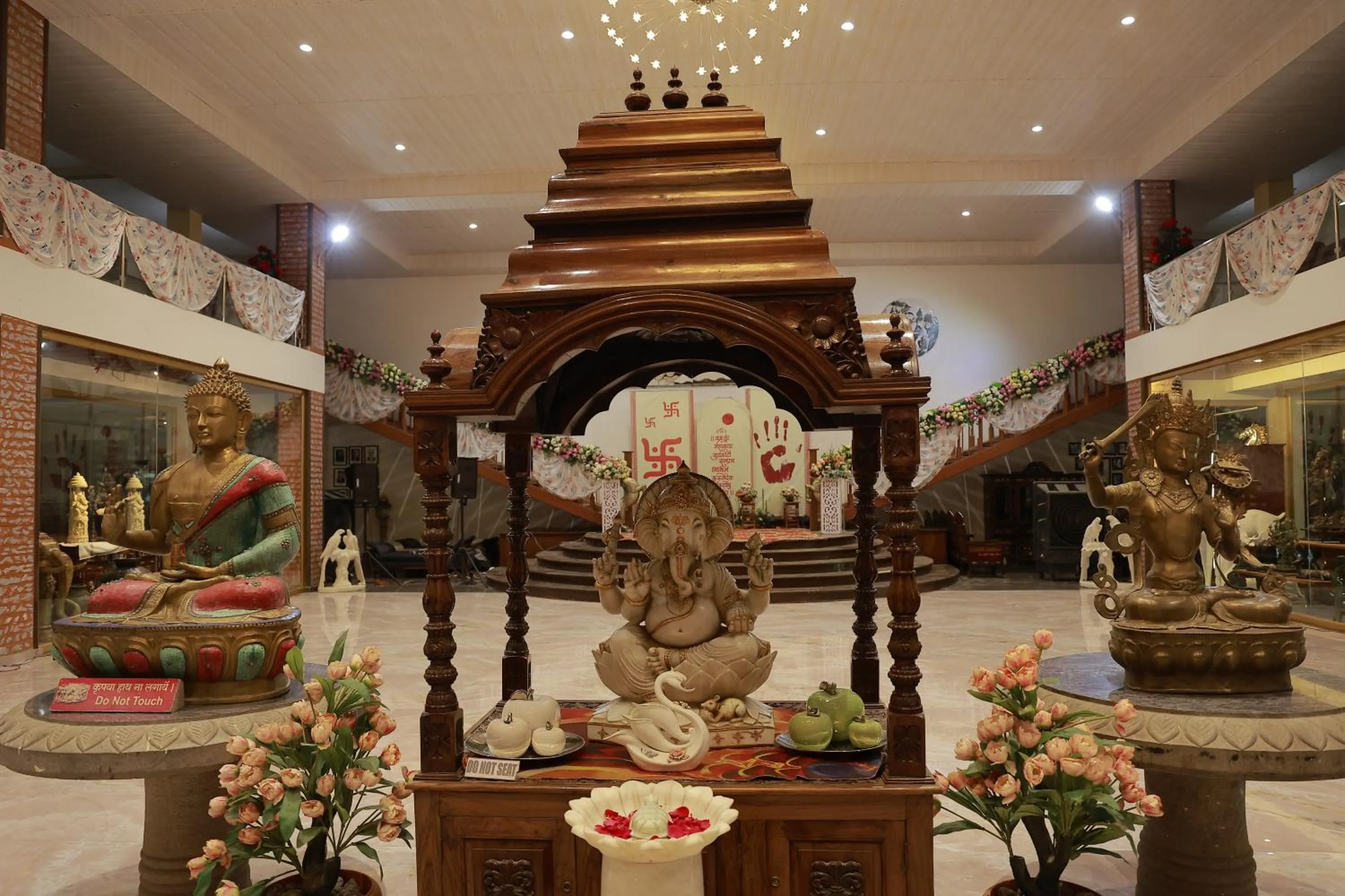 Lobby or reception in Hotel Sai Palkhi Niwara