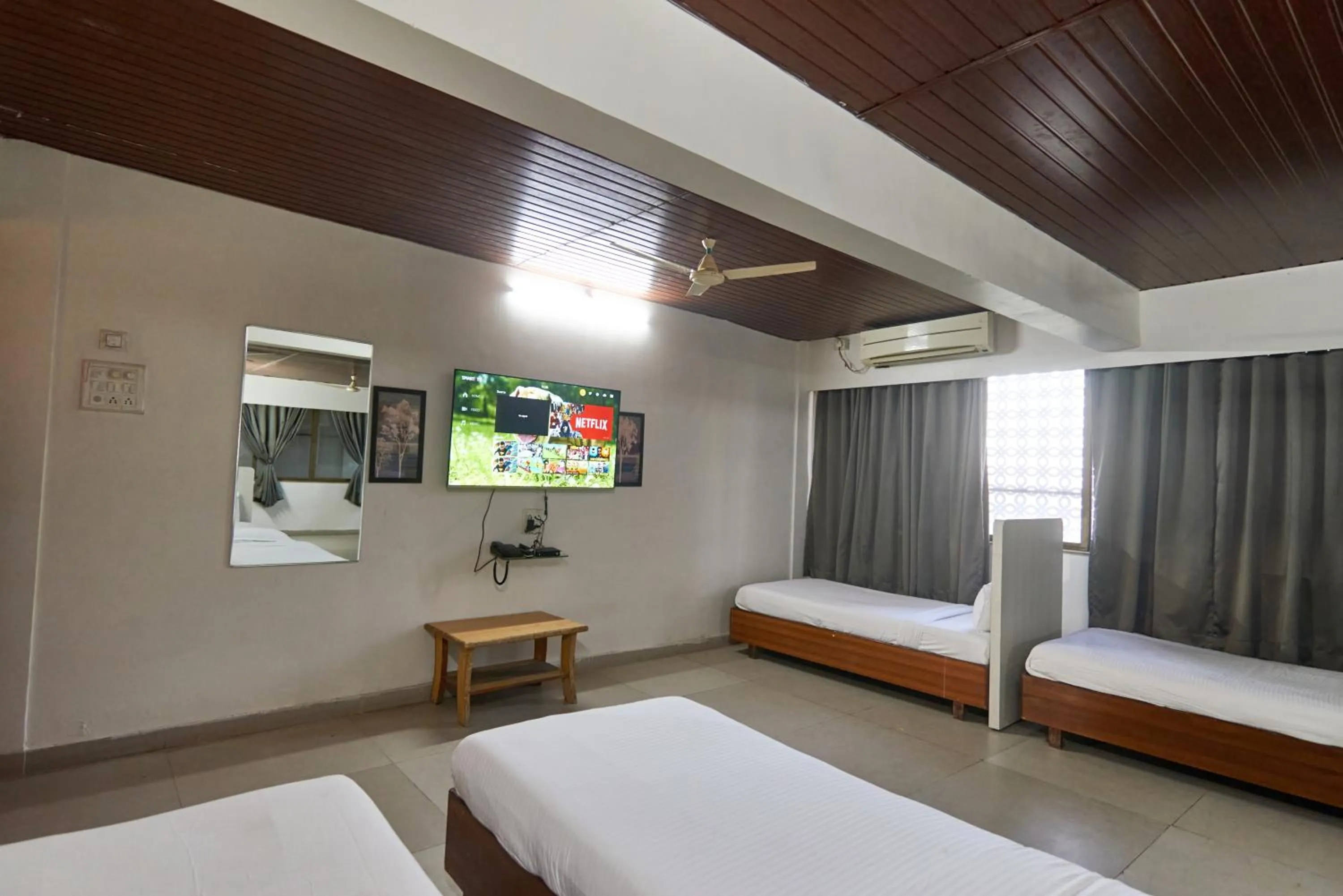 Photo of the whole room, Bed in Hotel Sai Palkhi Niwara