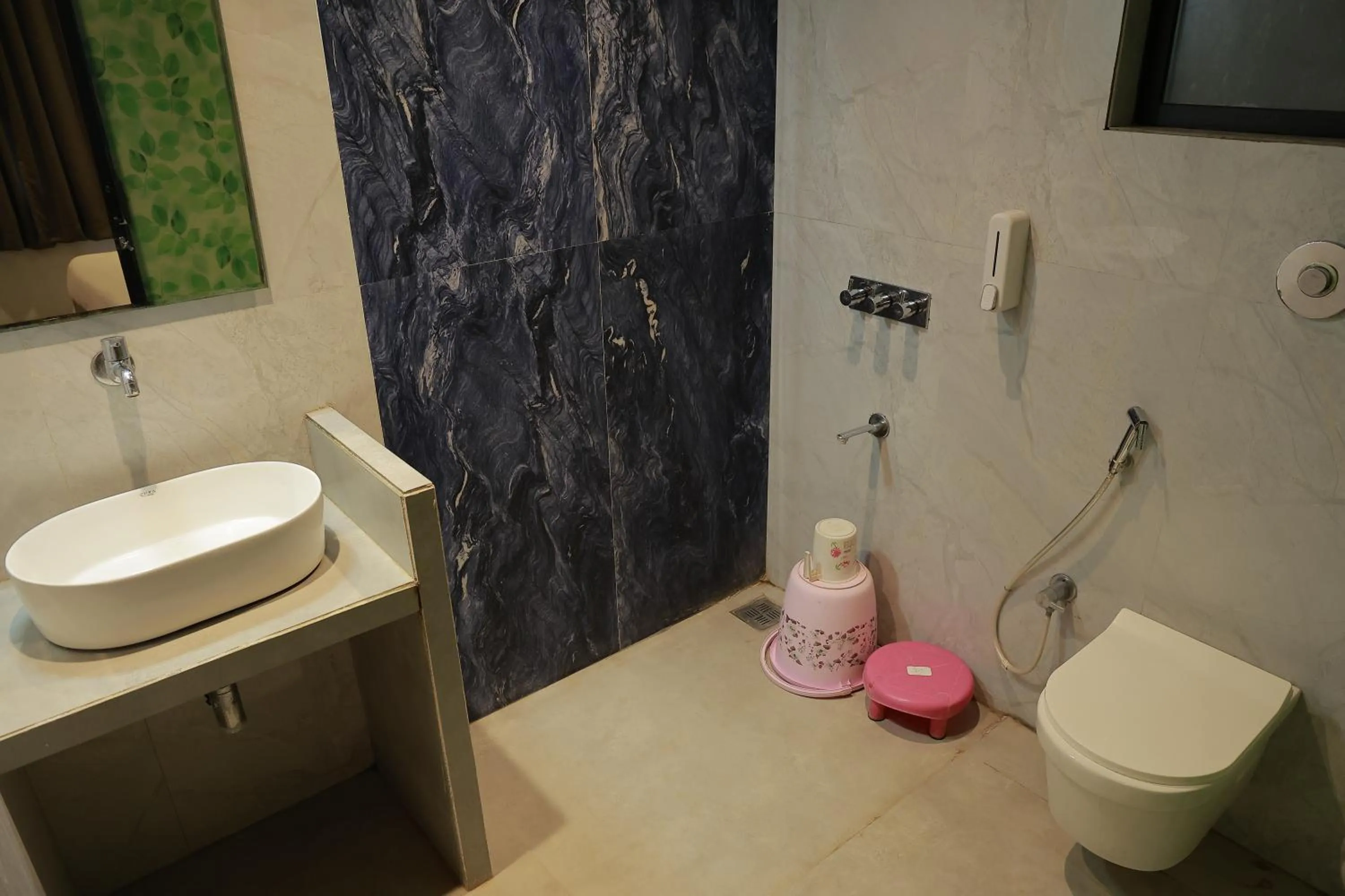 Bathroom in Hotel Sai Palkhi Niwara