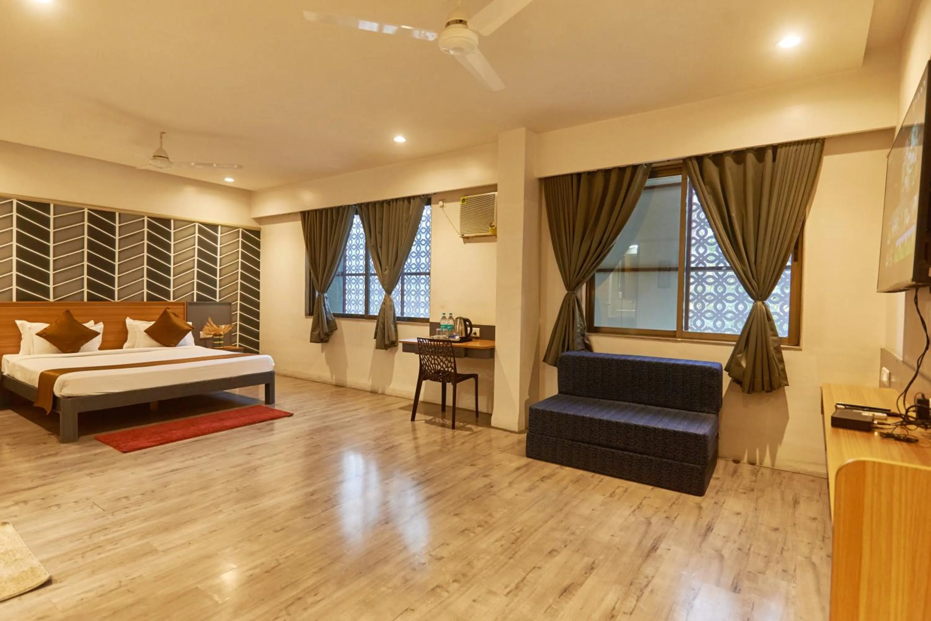 Photo of the whole room, Bed in Hotel Sai Palkhi Niwara