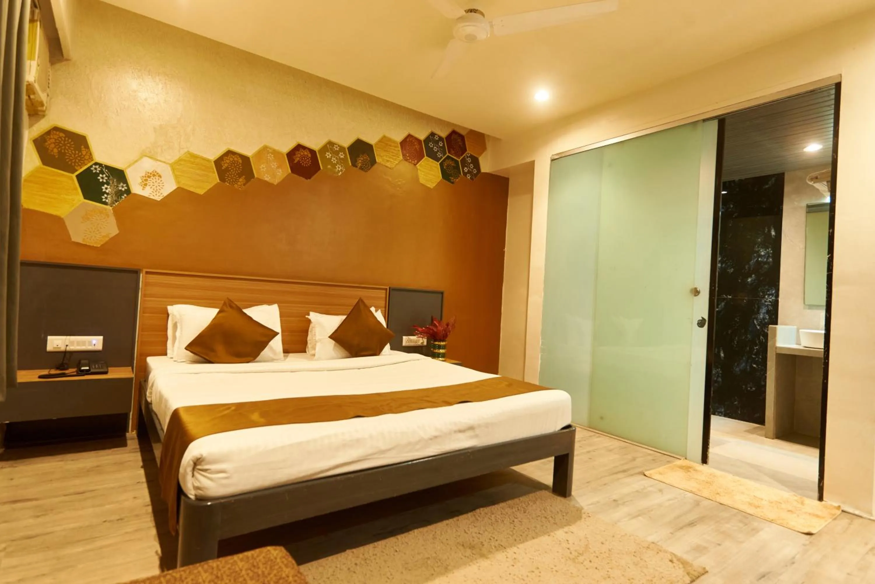 Photo of the whole room, Bed in Hotel Sai Palkhi Niwara