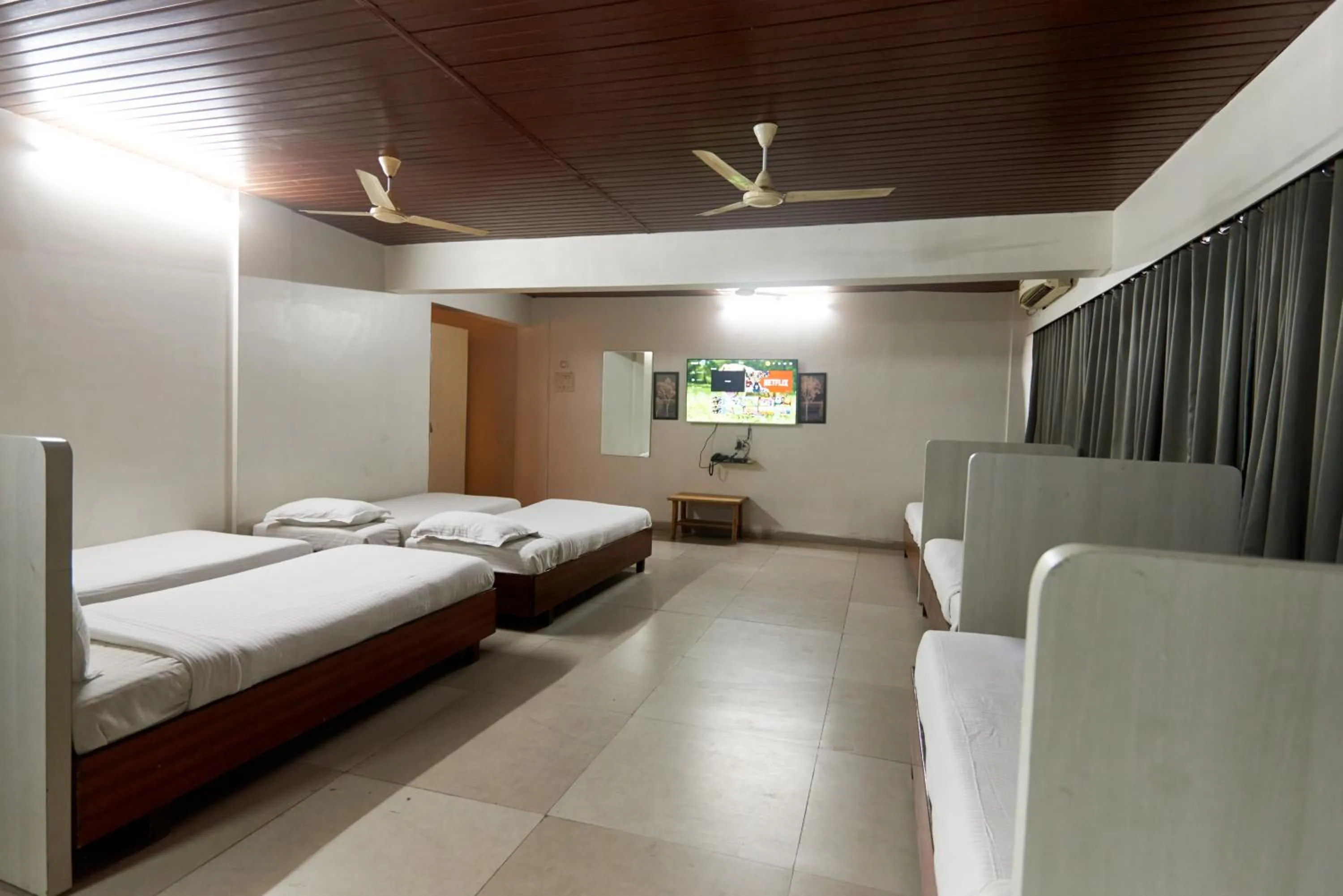 Photo of the whole room, Bed in Hotel Sai Palkhi Niwara