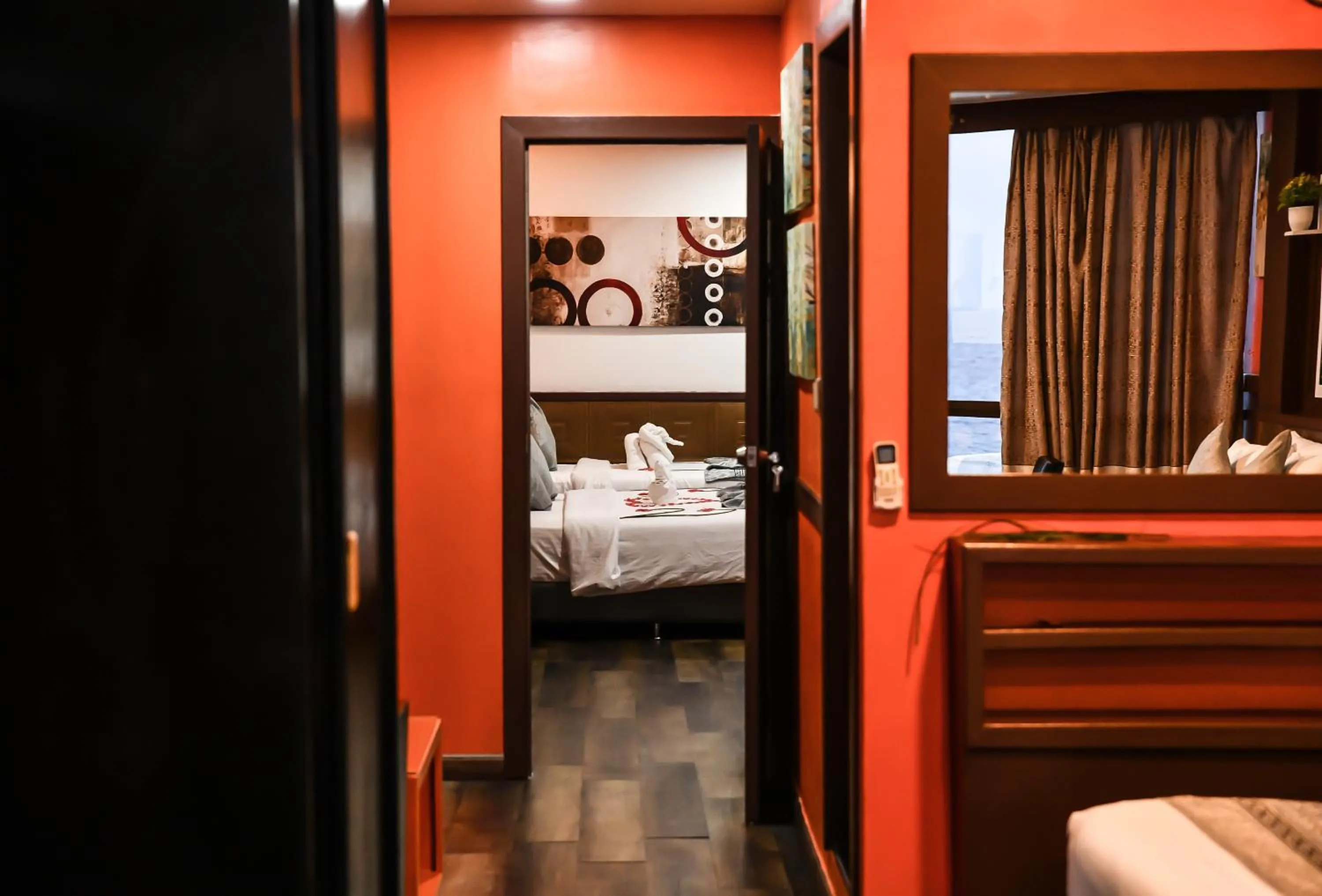 Photo of the whole room, Bed in The Hive Beach