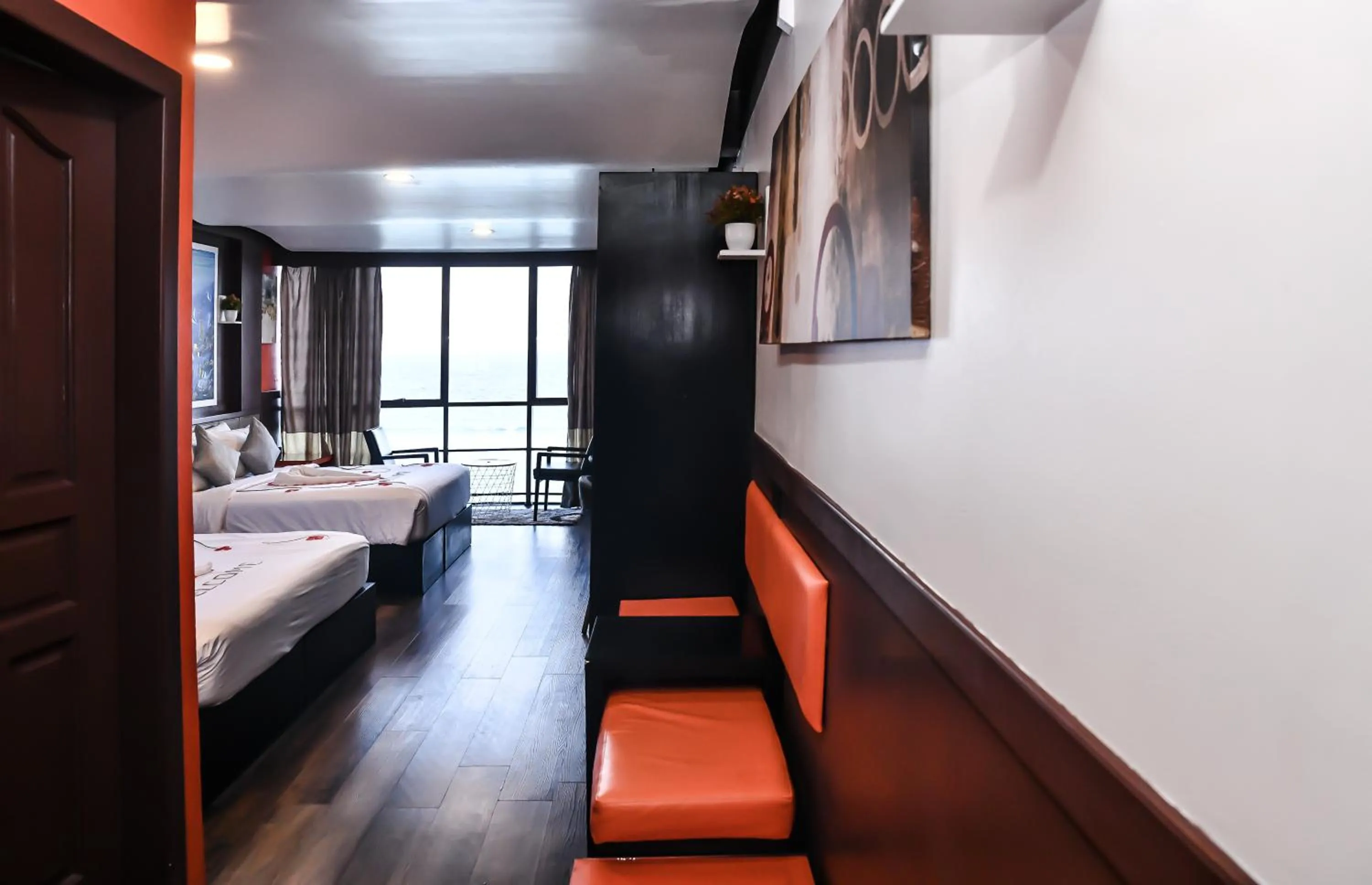 Communal lounge/ TV room, Bed in The Hive Beach