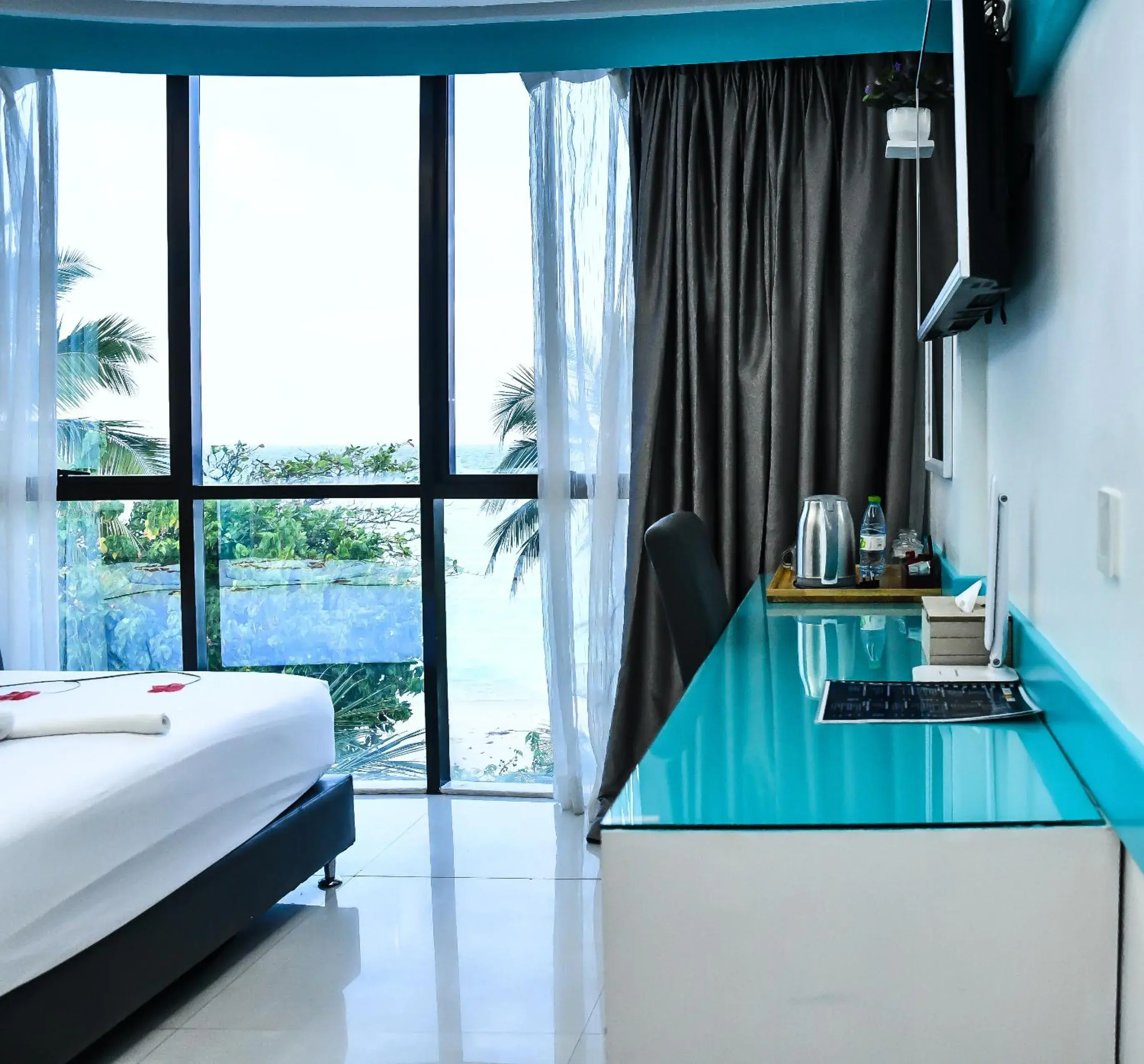 Deluxe Double Room with Sea View - single occupancy in The Hive Beach Deluxe Double Room with Sea View - single occupancy in The Hive Beach