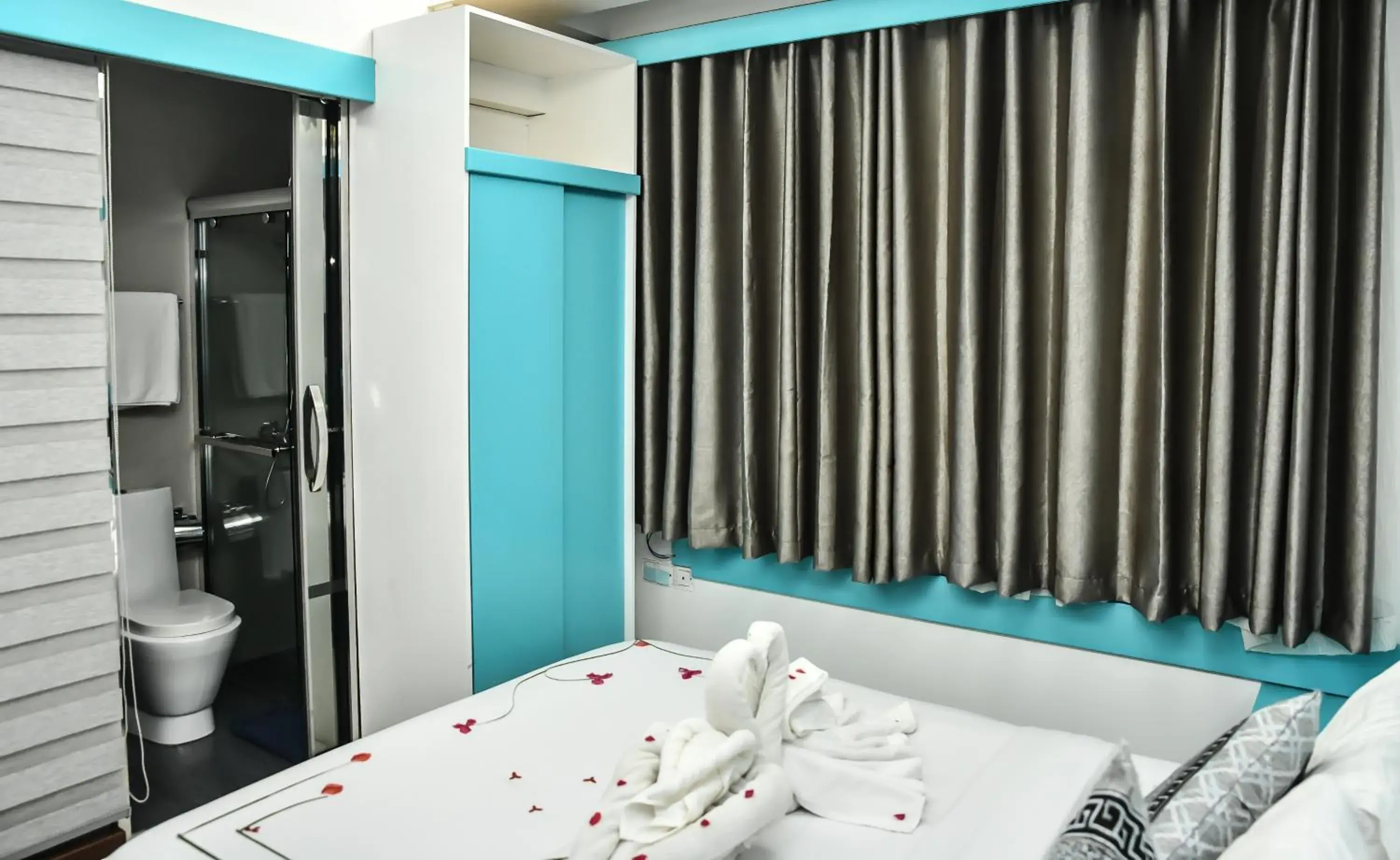 Standard Double or Twin Room - single occupancy in The Hive Beach Standard Double or Twin Room - single occupancy in The Hive Beach