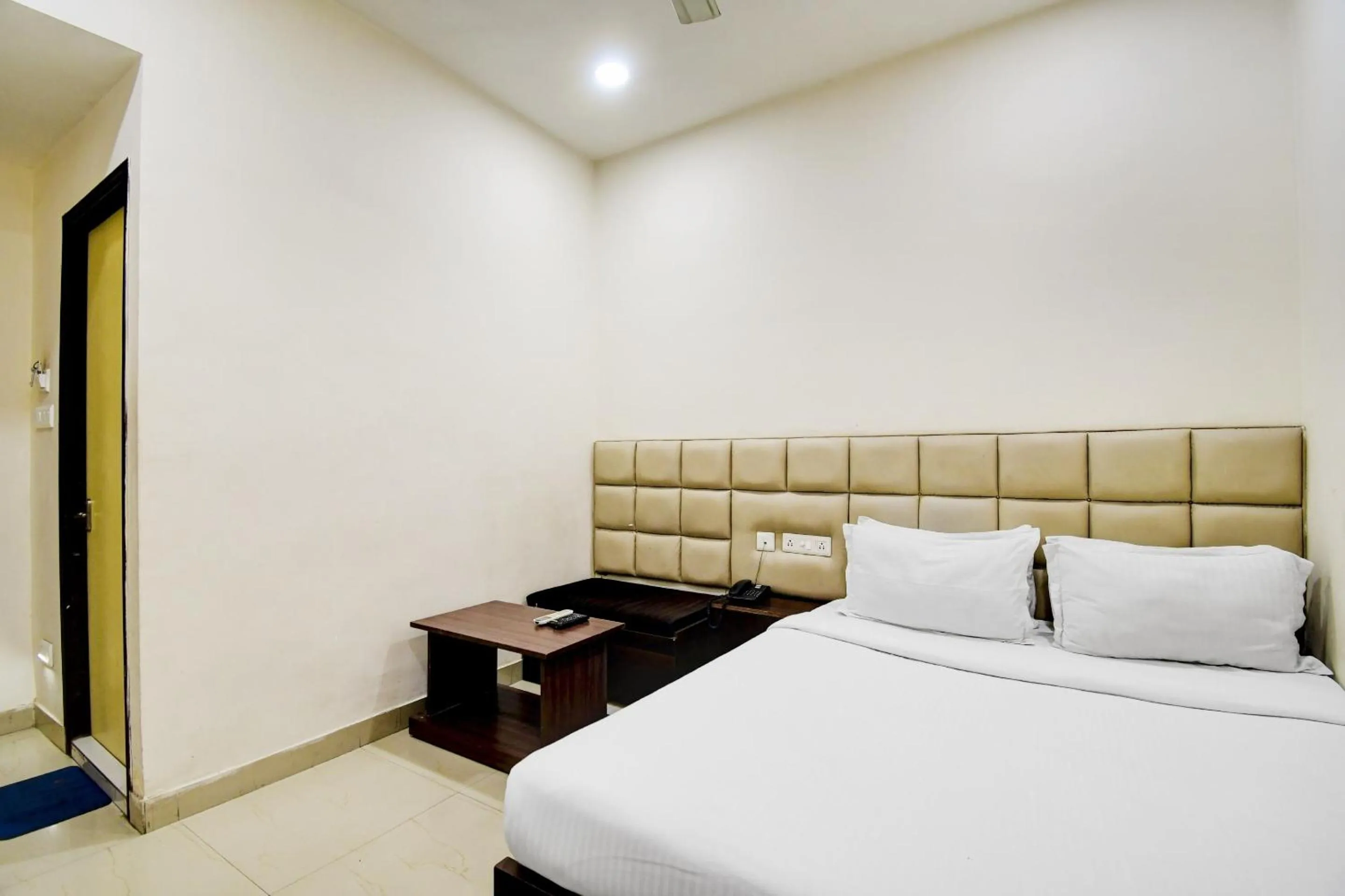 Bedroom, Bed in Hotel O Kyd Guest House