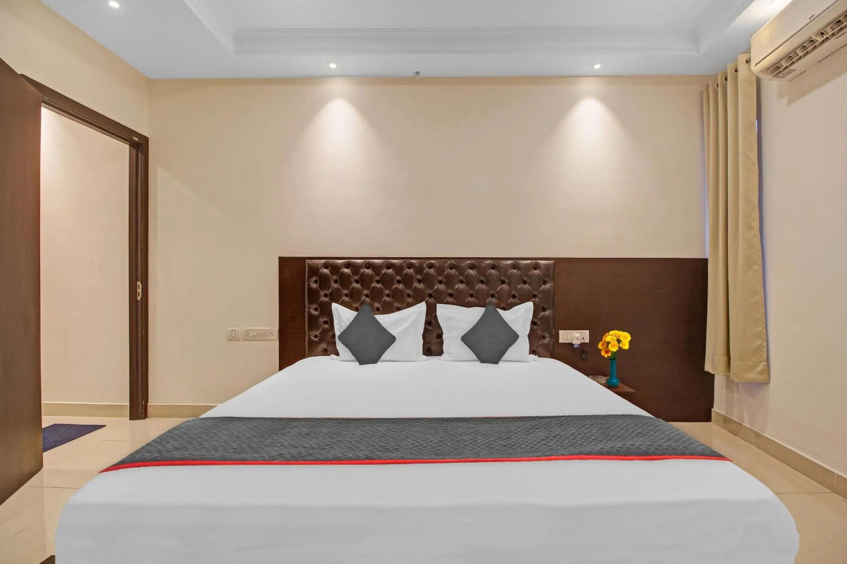 Bedroom, Bed in Super Townhouse Centre Point Inn Near Esplanade Metro Station