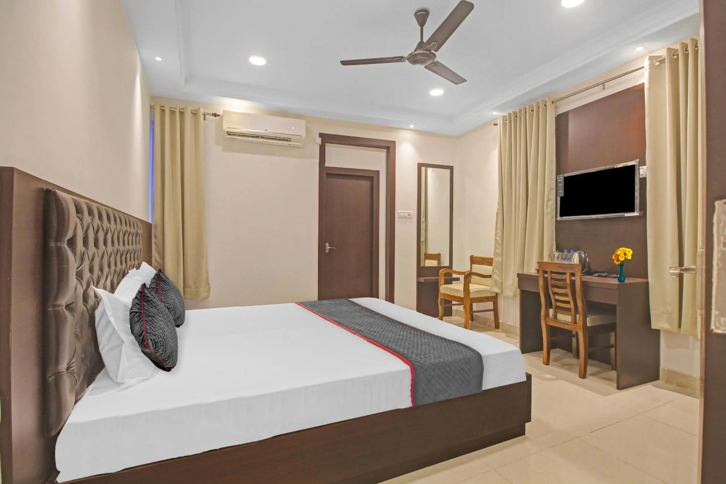 Bedroom, Bed in Super Townhouse Centre Point Inn Near Esplanade Metro Station