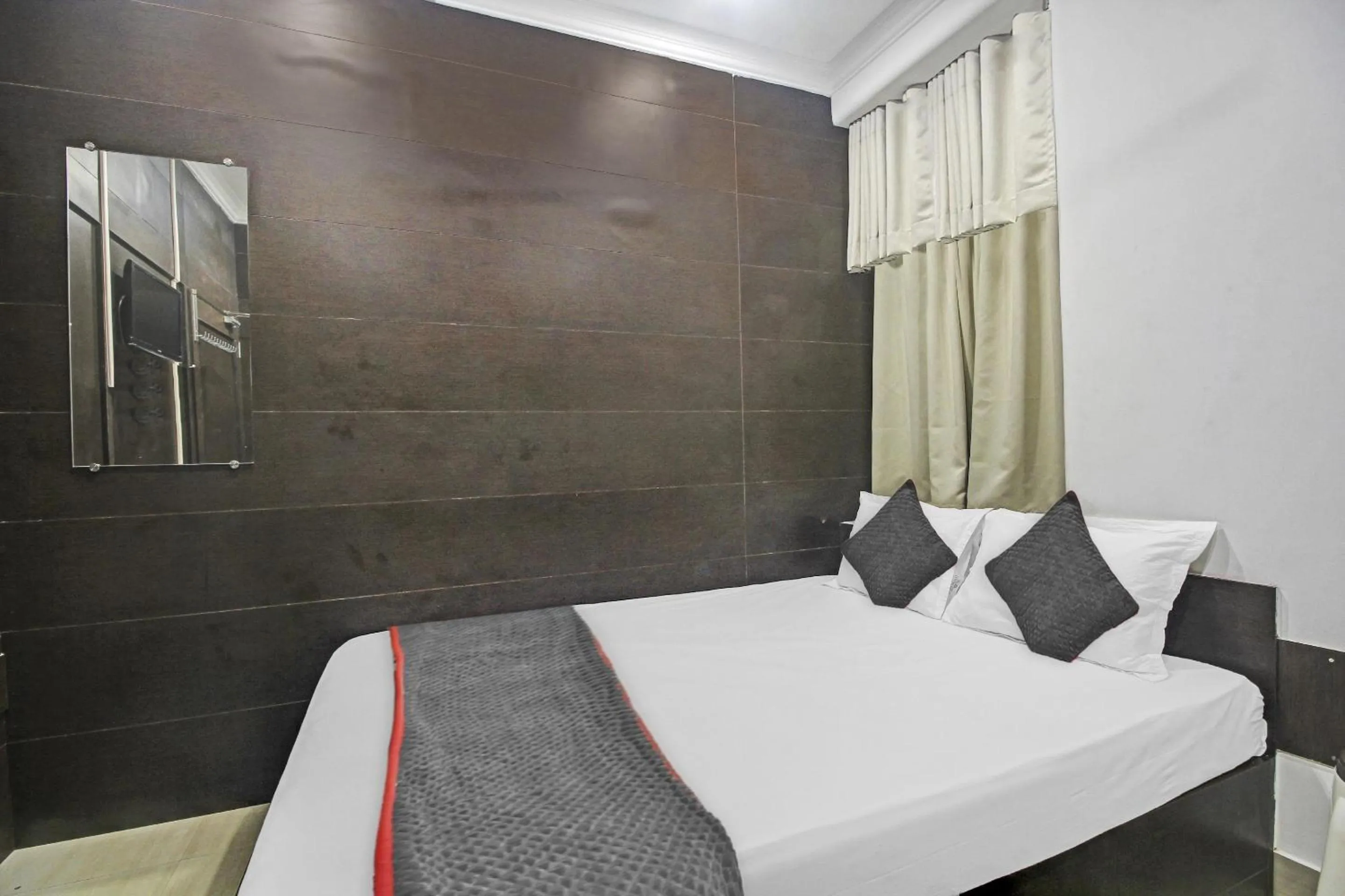 Bedroom, Bed in Super Townhouse Centre Point Inn Near Esplanade Metro Station