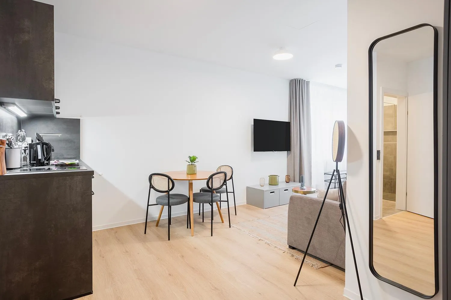 Dining area in Limehome Villach Hauptplatz