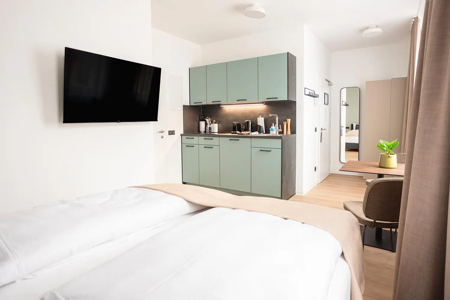 Bed in Limehome Villach Hauptplatz