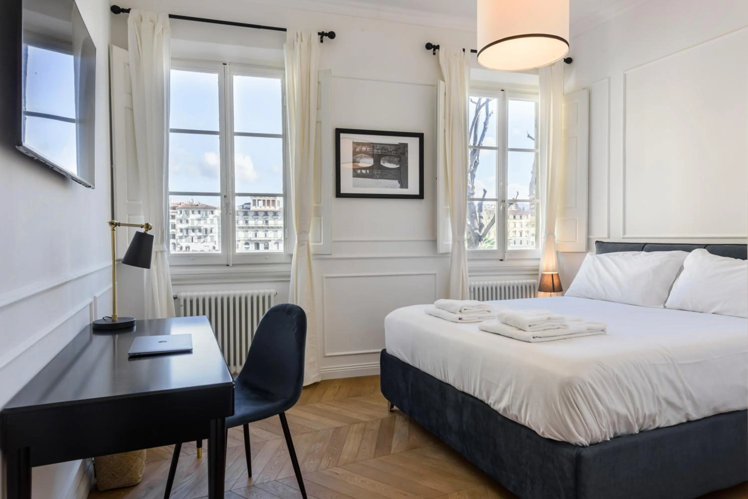 Bed in Luxury San Niccolò by Mmega