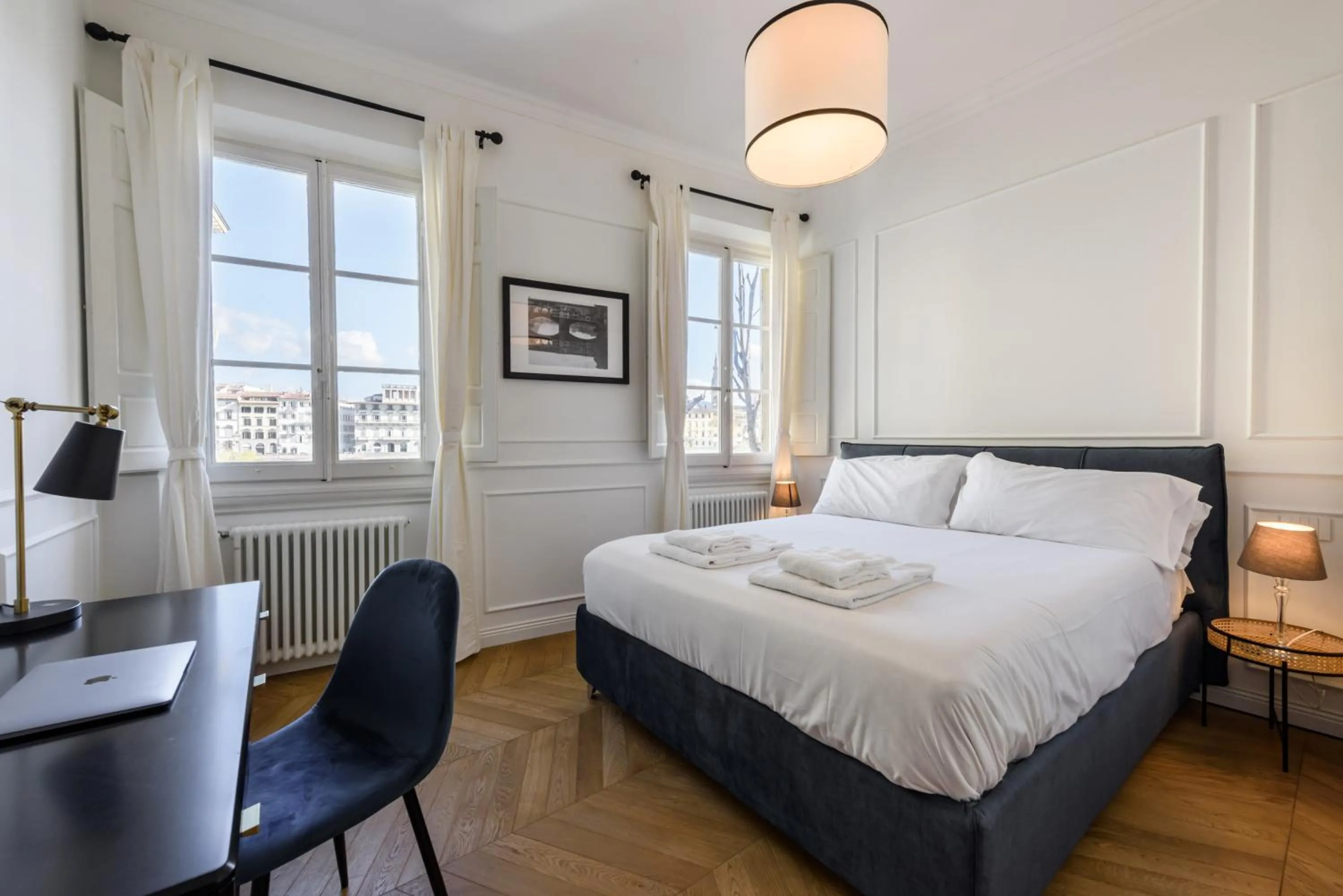Bed in Luxury San Niccolò by Mmega