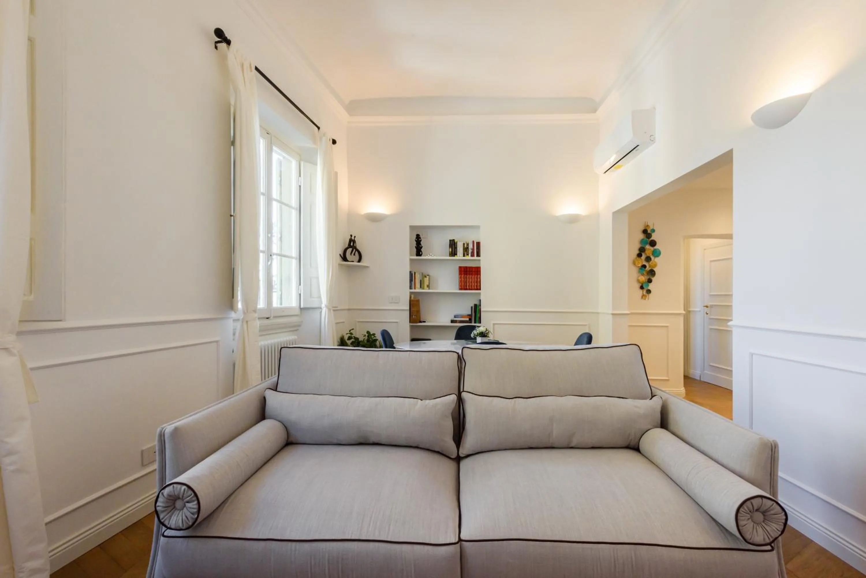 Living room in Luxury San Niccolò by Mmega