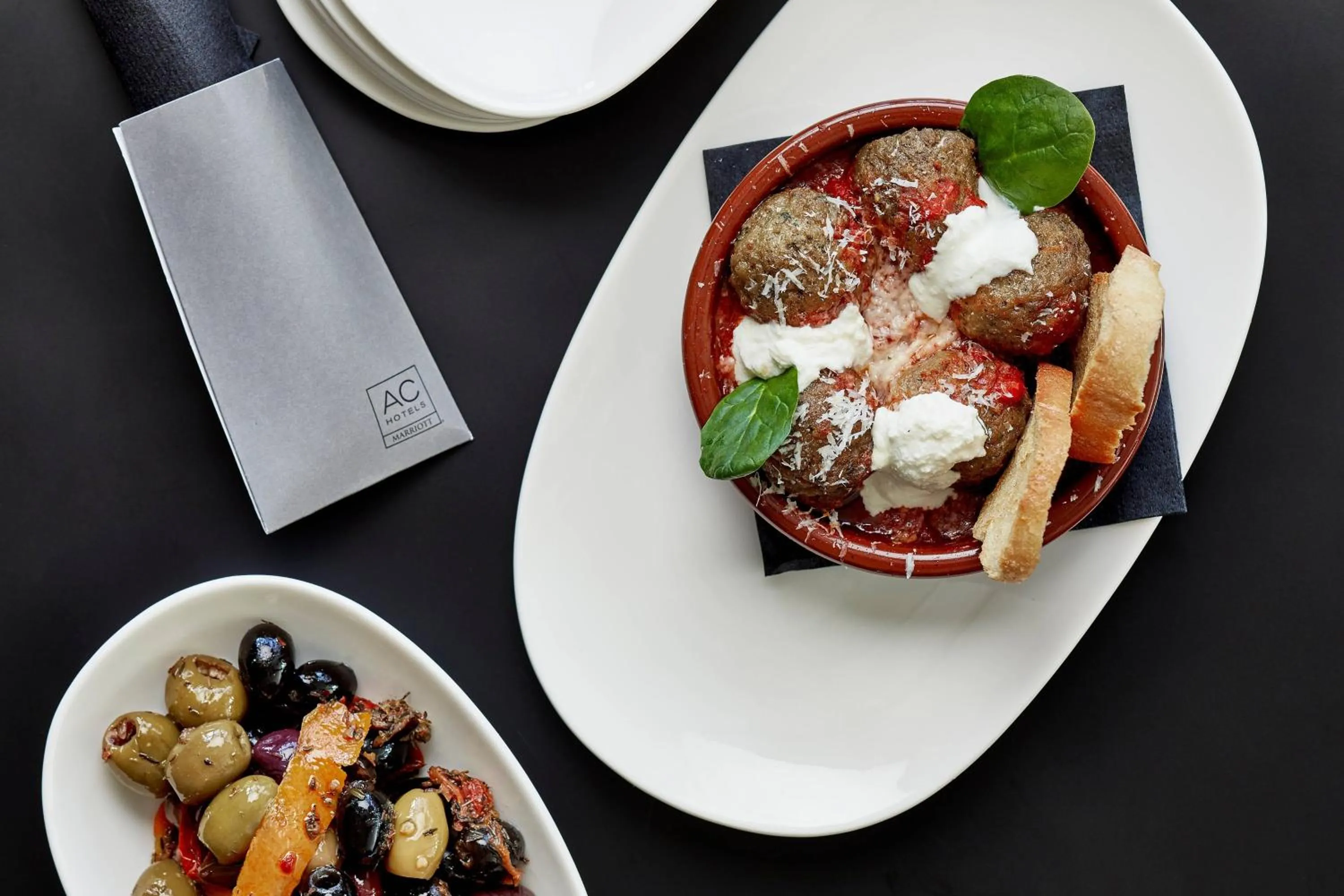 Lounge or bar in AC Hotel Miami Wynwood