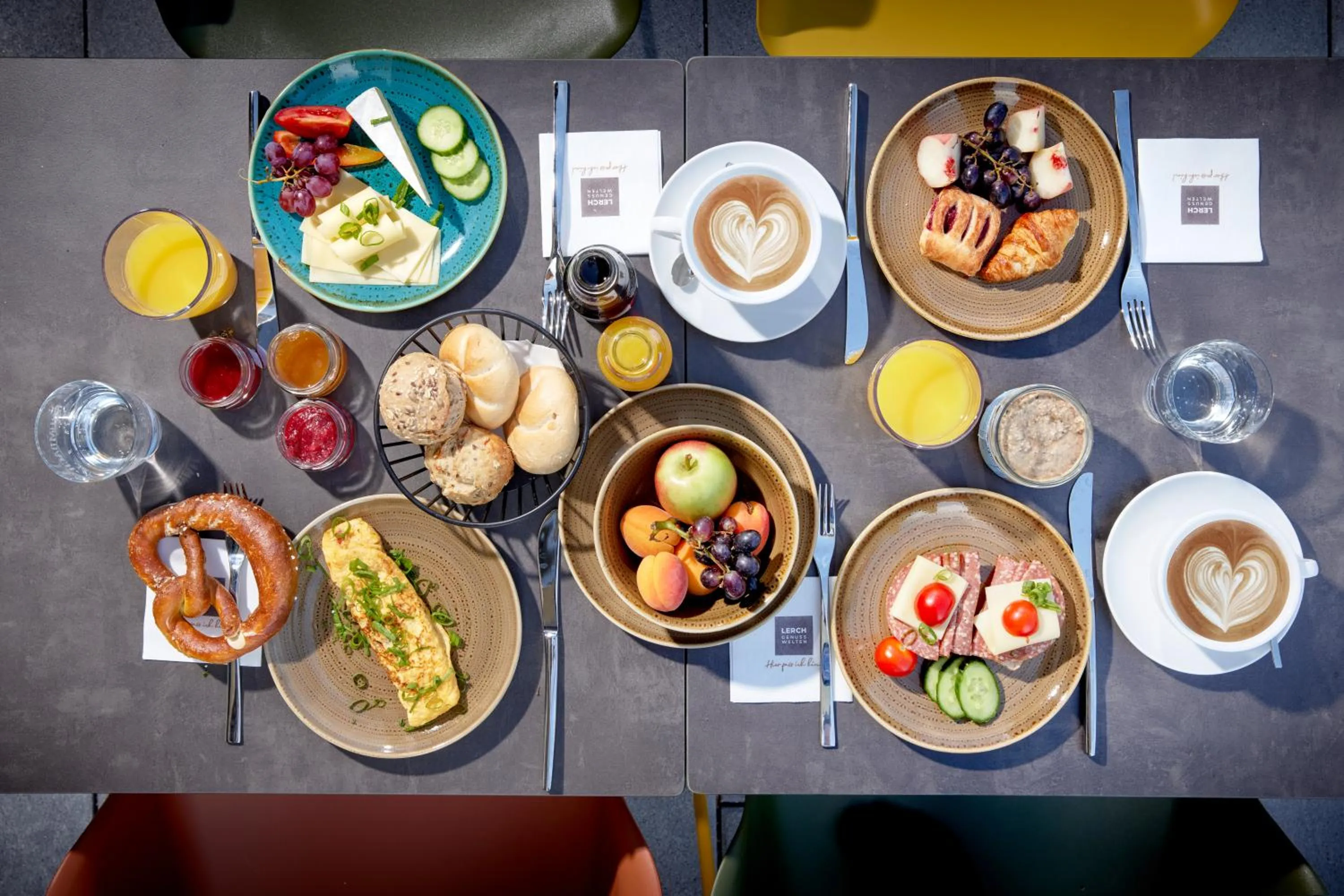 Breakfast in BergBuddies - Übernachtung inklusive kostenlosen Bergbahntickets und vielem mehr