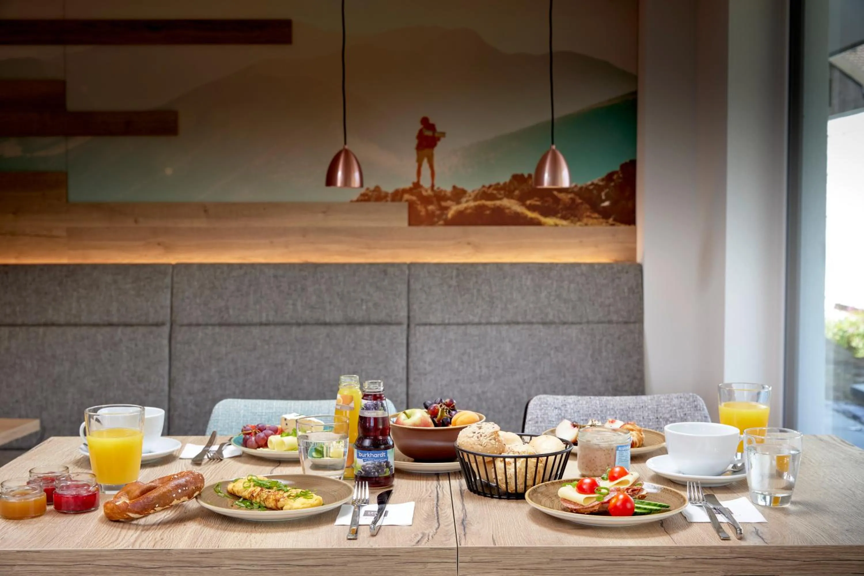 Breakfast in BergBuddies - Übernachtung inklusive kostenlosen Bergbahntickets und vielem mehr