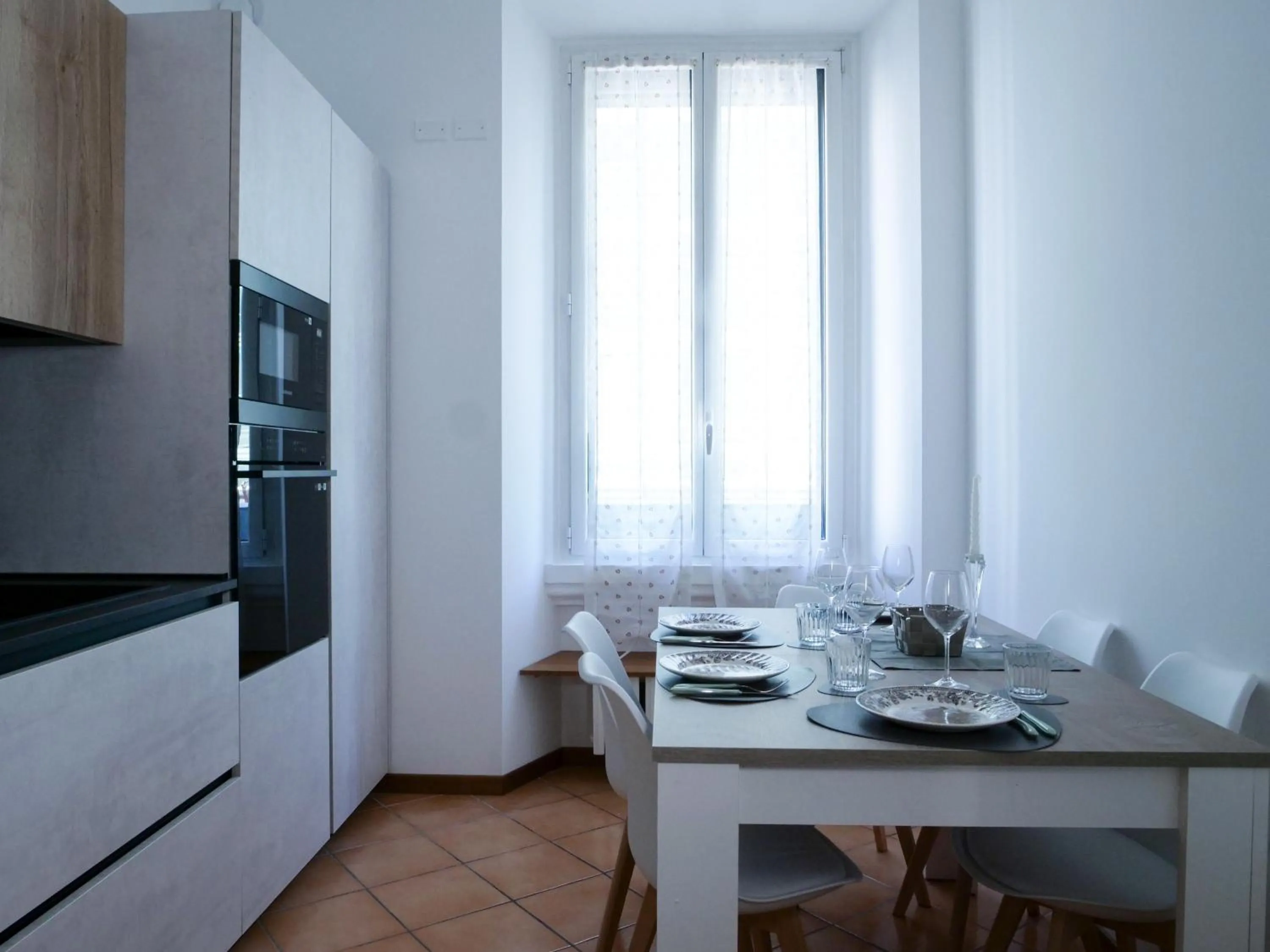 Wonderful downtown apartment-HD NETFLIX, KING-SIZE BED, two minutes' walk from metro
