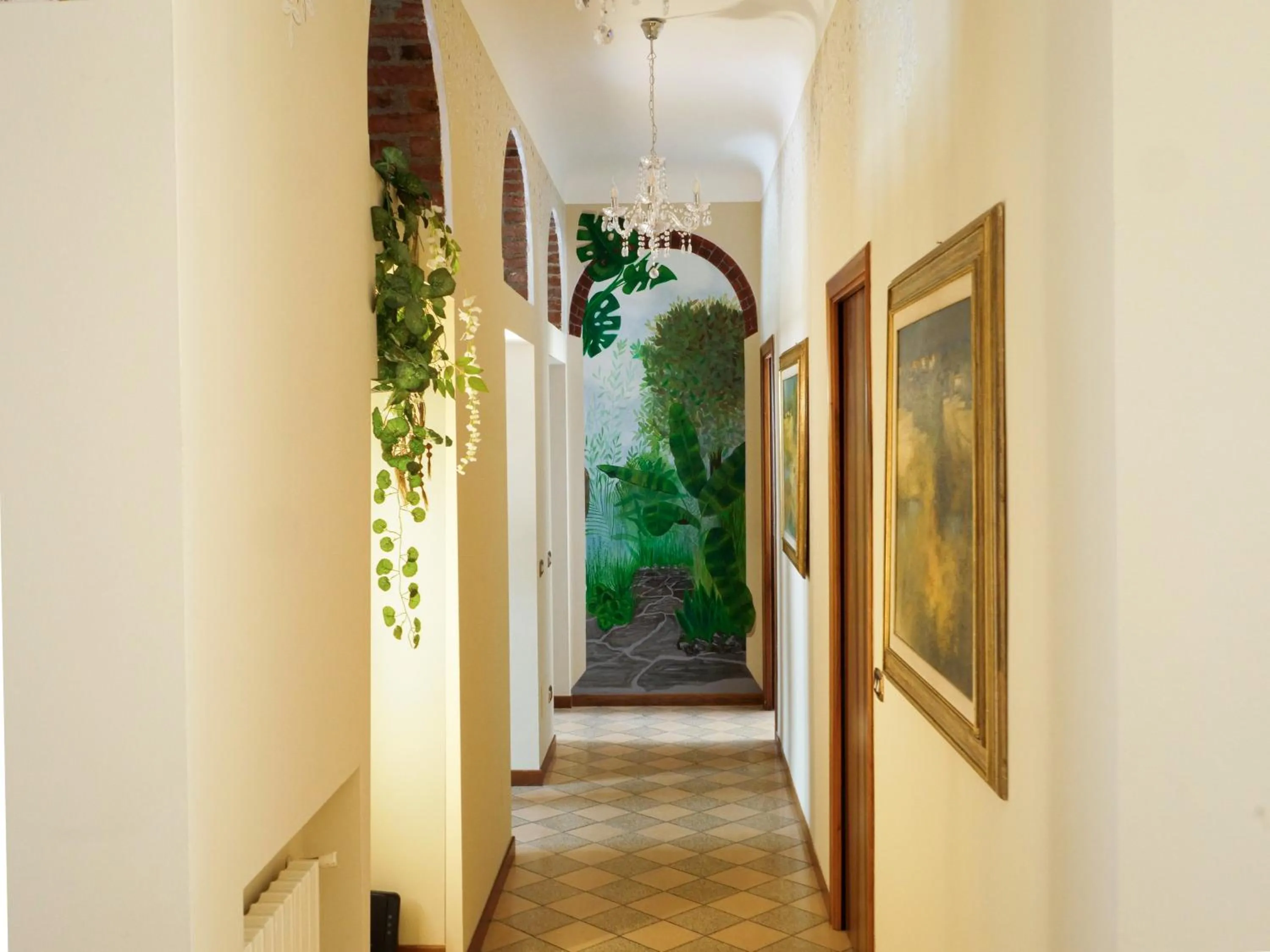 Wonderful downtown apartment-HD NETFLIX, KING-SIZE BED, two minutes' walk from metro