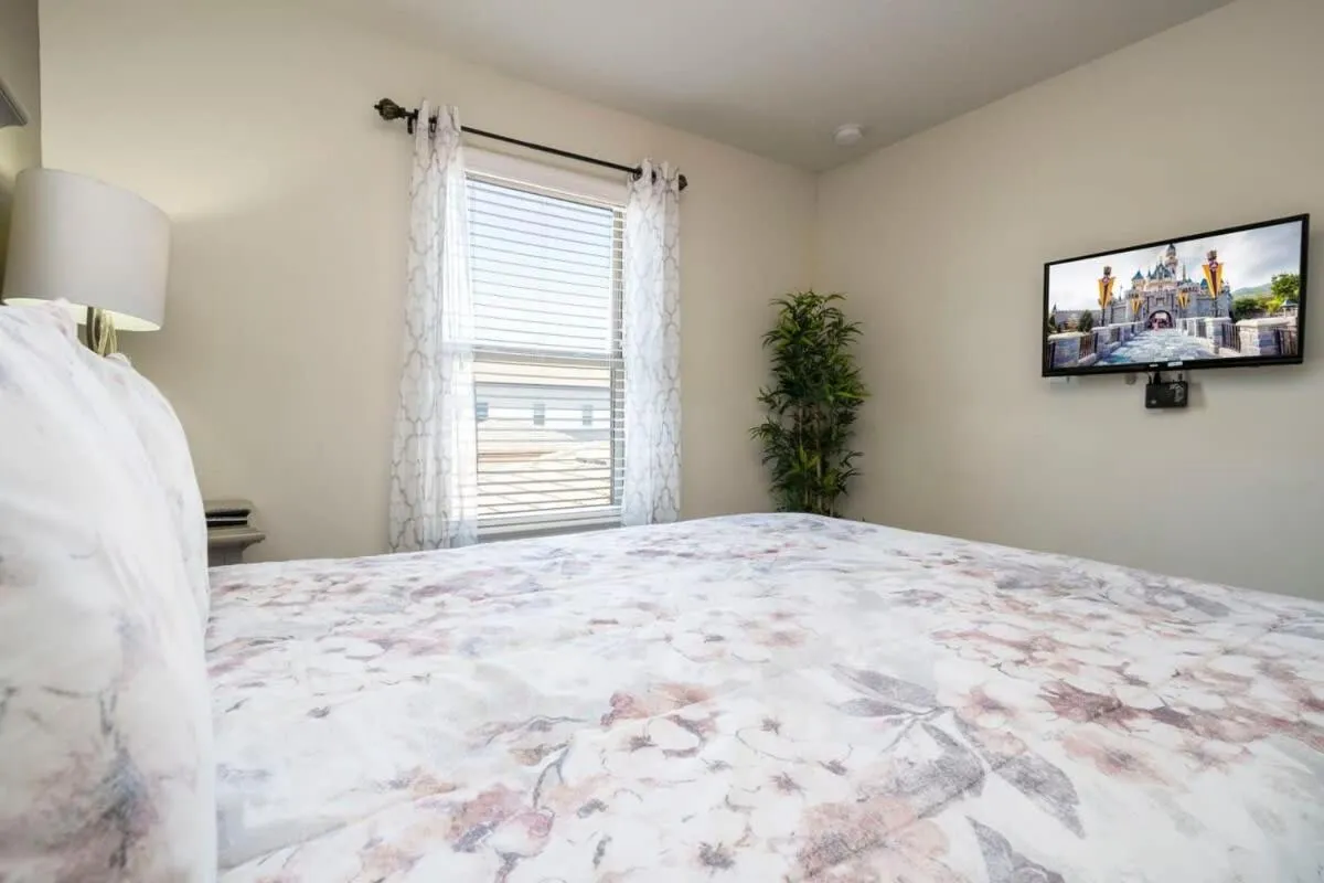Bed in Stunning 5 Bd w/ Pool Close to Disney @ Windsor Westside 2015